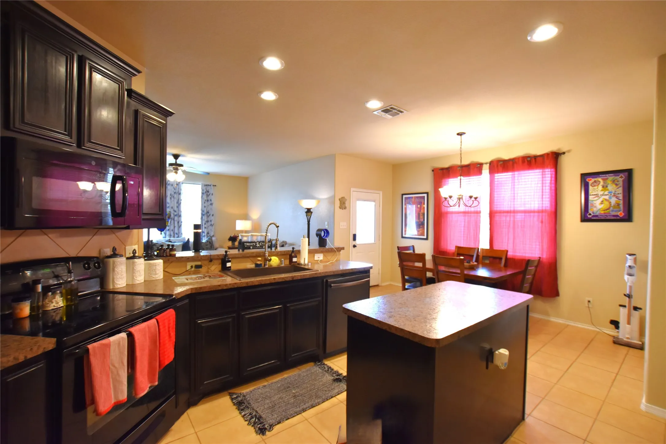 Single Family Residence For Sale in Collin County , 309 Magnolia Drive, Josephine, Texas 75173, 4 Bedroom, 3 Bathroom, 3 Garage spaces, 2,444 Sqft, built in 2012, mls#21307911, Real Estate Agent in Josephine, Homes For Sale in Collin county, Homes For Sale in Josephine, Realtor in Josephine Texas, Real Estate Brokerage Independent Realty Texas, Luminita Cordes Realtor