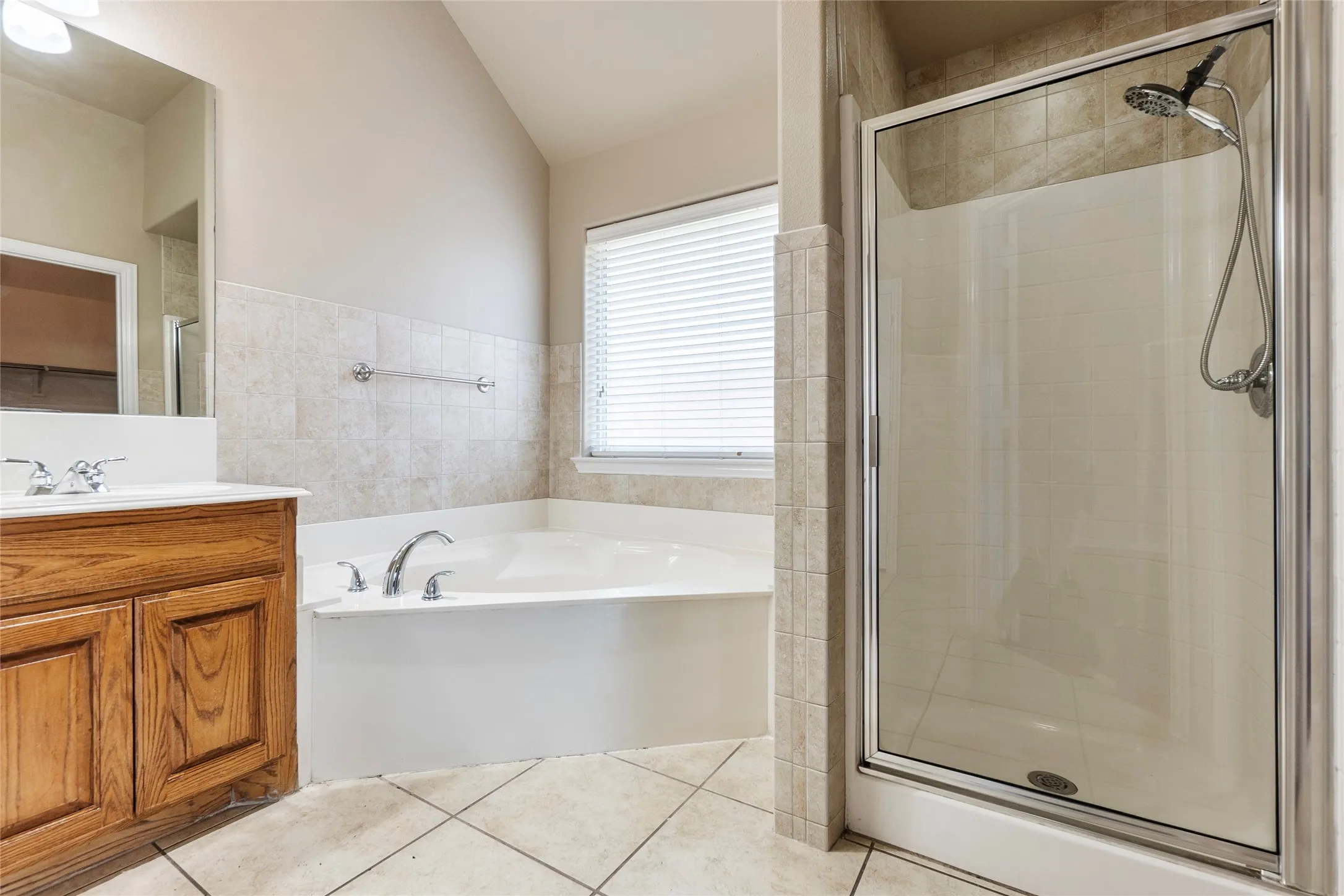 Single Family Residence For Rent in Tarrant County , 8244 Edgepoint Trail, Fort Worth, Texas 76053, 3 Bedroom, 2 Bathroom, 2 Garage spaces, 2,029 Sqft, built in 2007, mls#21307906, Real Estate Agent in Fort Worth, Homes For Rent in Tarrant county, Homes For Rent in Fort Worth, Realtor in Fort Worth Texas, Real Estate Brokerage Independent Realty Texas, Luminita Cordes Realtor