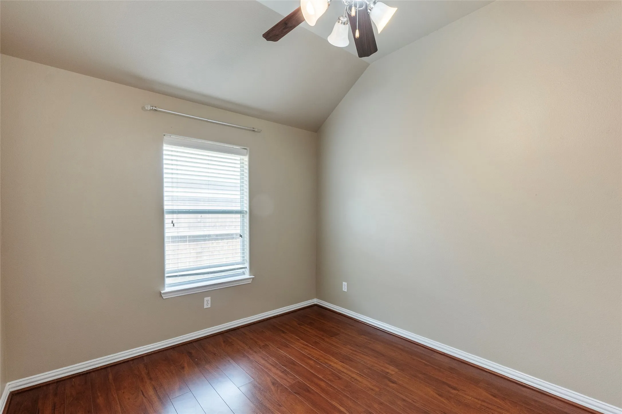 Single Family Residence For Rent in Tarrant County , 8244 Edgepoint Trail, Fort Worth, Texas 76053, 3 Bedroom, 2 Bathroom, 2 Garage spaces, 2,029 Sqft, built in 2007, mls#21307906, Real Estate Agent in Fort Worth, Homes For Rent in Tarrant county, Homes For Rent in Fort Worth, Realtor in Fort Worth Texas, Real Estate Brokerage Independent Realty Texas, Luminita Cordes Realtor
