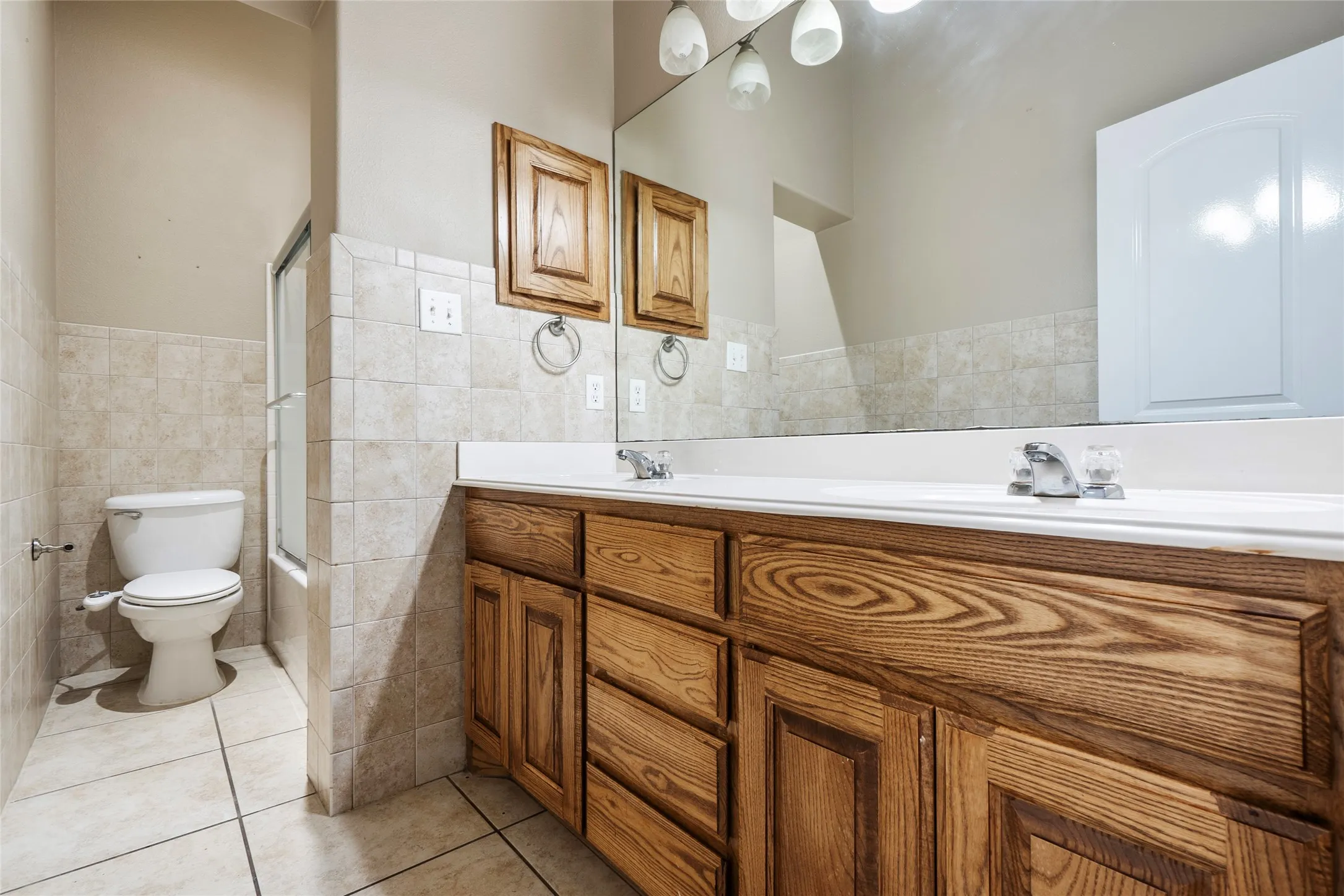 Single Family Residence For Rent in Tarrant County , 8244 Edgepoint Trail, Fort Worth, Texas 76053, 3 Bedroom, 2 Bathroom, 2 Garage spaces, 2,029 Sqft, built in 2007, mls#21307906, Real Estate Agent in Fort Worth, Homes For Rent in Tarrant county, Homes For Rent in Fort Worth, Realtor in Fort Worth Texas, Real Estate Brokerage Independent Realty Texas, Luminita Cordes Realtor