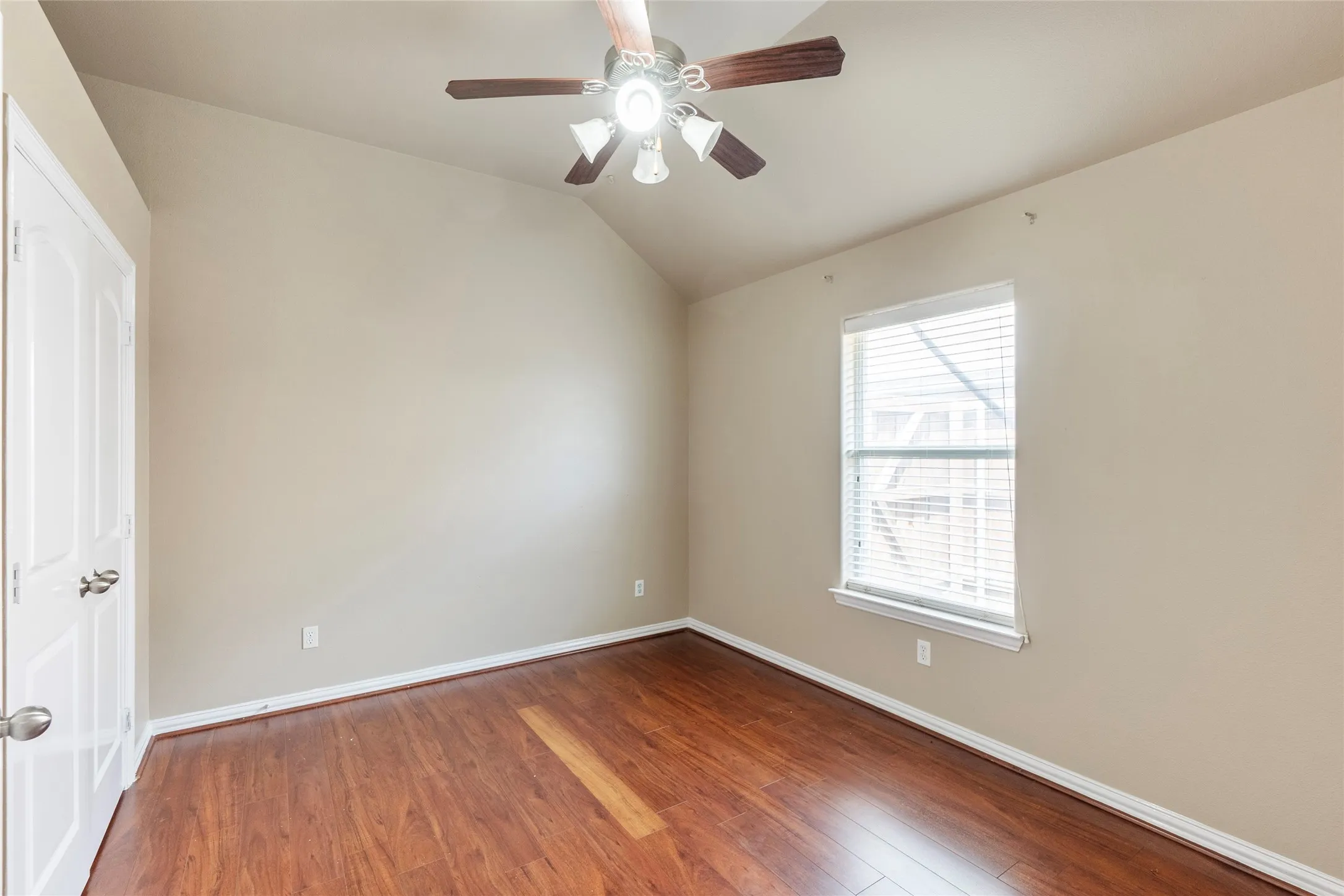Single Family Residence For Rent in Tarrant County , 8244 Edgepoint Trail, Fort Worth, Texas 76053, 3 Bedroom, 2 Bathroom, 2 Garage spaces, 2,029 Sqft, built in 2007, mls#21307906, Real Estate Agent in Fort Worth, Homes For Rent in Tarrant county, Homes For Rent in Fort Worth, Realtor in Fort Worth Texas, Real Estate Brokerage Independent Realty Texas, Luminita Cordes Realtor