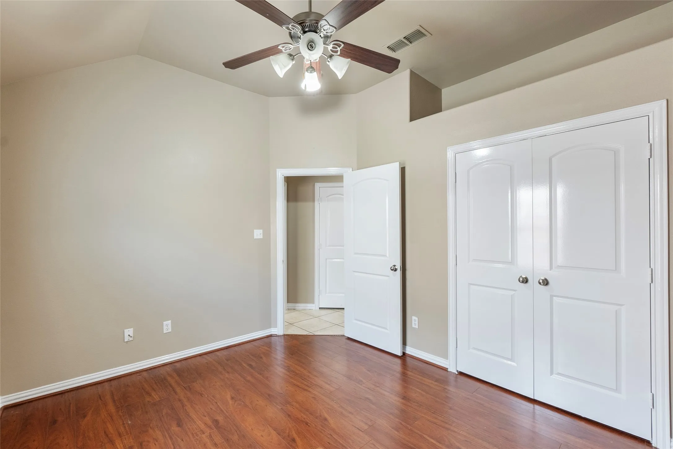 Single Family Residence For Rent in Tarrant County , 8244 Edgepoint Trail, Fort Worth, Texas 76053, 3 Bedroom, 2 Bathroom, 2 Garage spaces, 2,029 Sqft, built in 2007, mls#21307906, Real Estate Agent in Fort Worth, Homes For Rent in Tarrant county, Homes For Rent in Fort Worth, Realtor in Fort Worth Texas, Real Estate Brokerage Independent Realty Texas, Luminita Cordes Realtor