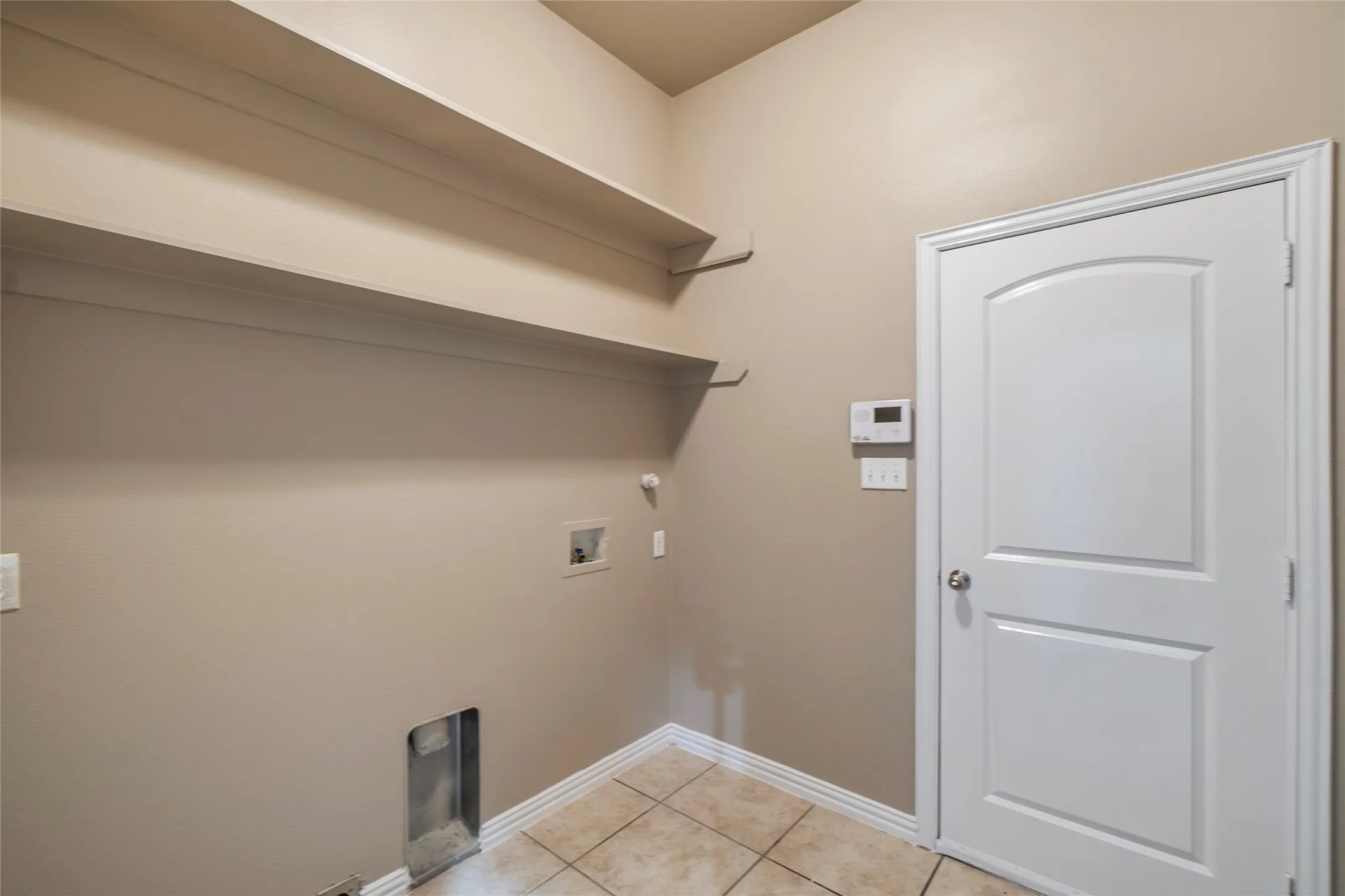 Single Family Residence For Rent in Tarrant County , 8244 Edgepoint Trail, Fort Worth, Texas 76053, 3 Bedroom, 2 Bathroom, 2 Garage spaces, 2,029 Sqft, built in 2007, mls#21307906, Real Estate Agent in Fort Worth, Homes For Rent in Tarrant county, Homes For Rent in Fort Worth, Realtor in Fort Worth Texas, Real Estate Brokerage Independent Realty Texas, Luminita Cordes Realtor