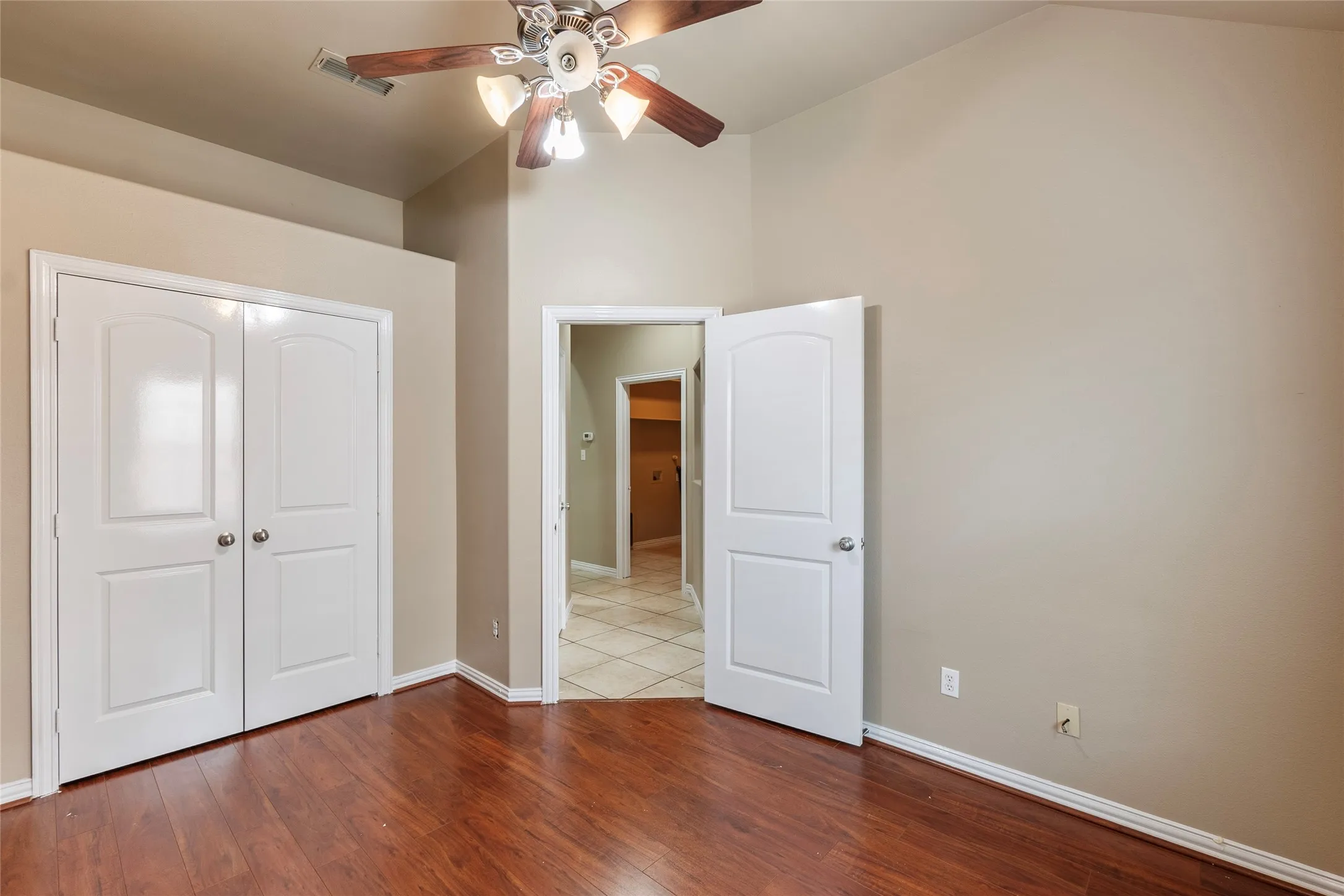 Single Family Residence For Rent in Tarrant County , 8244 Edgepoint Trail, Fort Worth, Texas 76053, 3 Bedroom, 2 Bathroom, 2 Garage spaces, 2,029 Sqft, built in 2007, mls#21307906, Real Estate Agent in Fort Worth, Homes For Rent in Tarrant county, Homes For Rent in Fort Worth, Realtor in Fort Worth Texas, Real Estate Brokerage Independent Realty Texas, Luminita Cordes Realtor