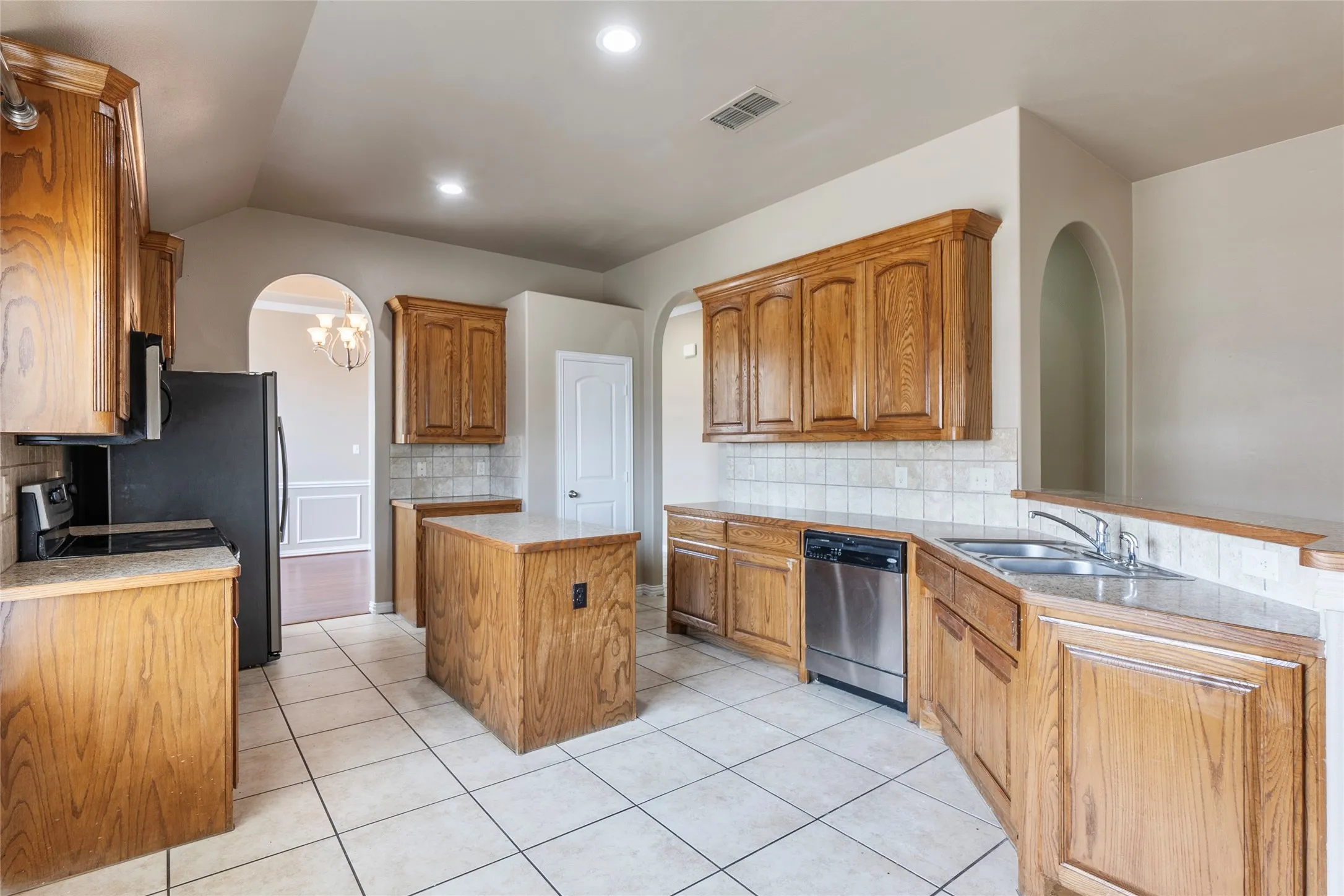 Single Family Residence For Rent in Tarrant County , 8244 Edgepoint Trail, Fort Worth, Texas 76053, 3 Bedroom, 2 Bathroom, 2 Garage spaces, 2,029 Sqft, built in 2007, mls#21307906, Real Estate Agent in Fort Worth, Homes For Rent in Tarrant county, Homes For Rent in Fort Worth, Realtor in Fort Worth Texas, Real Estate Brokerage Independent Realty Texas, Luminita Cordes Realtor