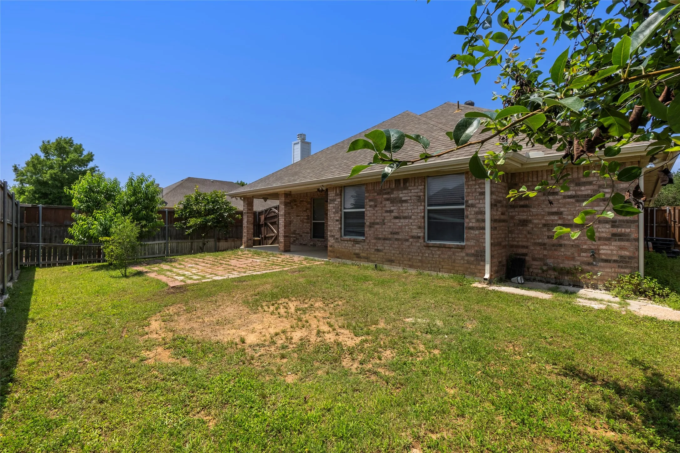 Single Family Residence For Rent in Tarrant County , 8244 Edgepoint Trail, Fort Worth, Texas 76053, 3 Bedroom, 2 Bathroom, 2 Garage spaces, 2,029 Sqft, built in 2007, mls#21307906, Real Estate Agent in Fort Worth, Homes For Rent in Tarrant county, Homes For Rent in Fort Worth, Realtor in Fort Worth Texas, Real Estate Brokerage Independent Realty Texas, Luminita Cordes Realtor
