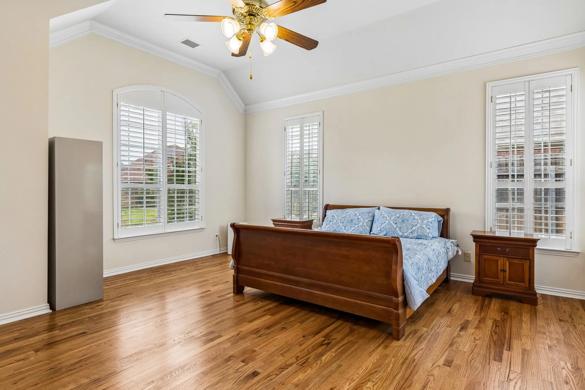 private sitting area creates the perfect space for enjoying a morning coffee, curling up with a good book, or simply unwinding at the end of the day. Combining generous proportions with thoughtful design, this serene retreat is the perfect place to call your own.