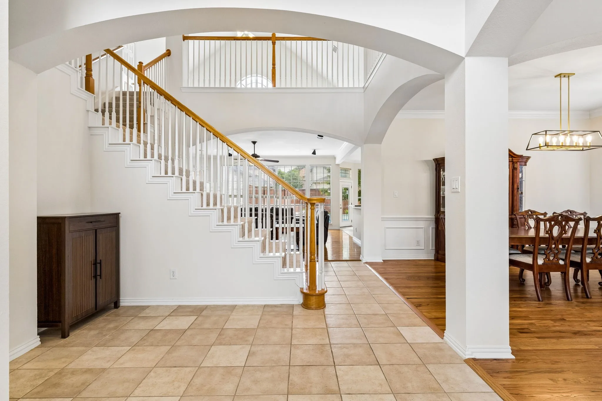 Upon entering you'll be greeted by a grand entrance. It's perfect for hello's and lingering goodbyes.
