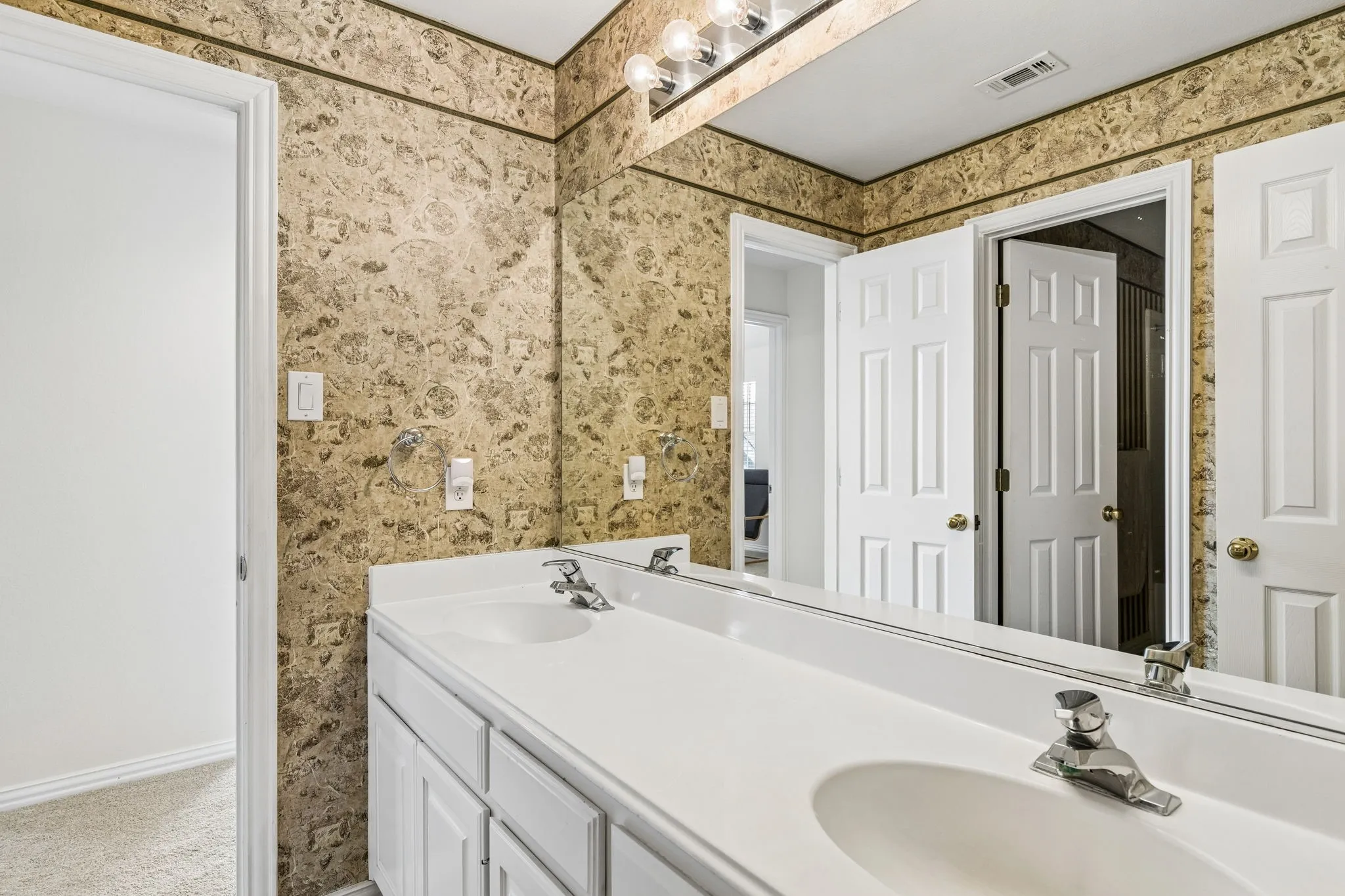 A functional, attractive and efficient layout for a secondary bathroom upstairs.
