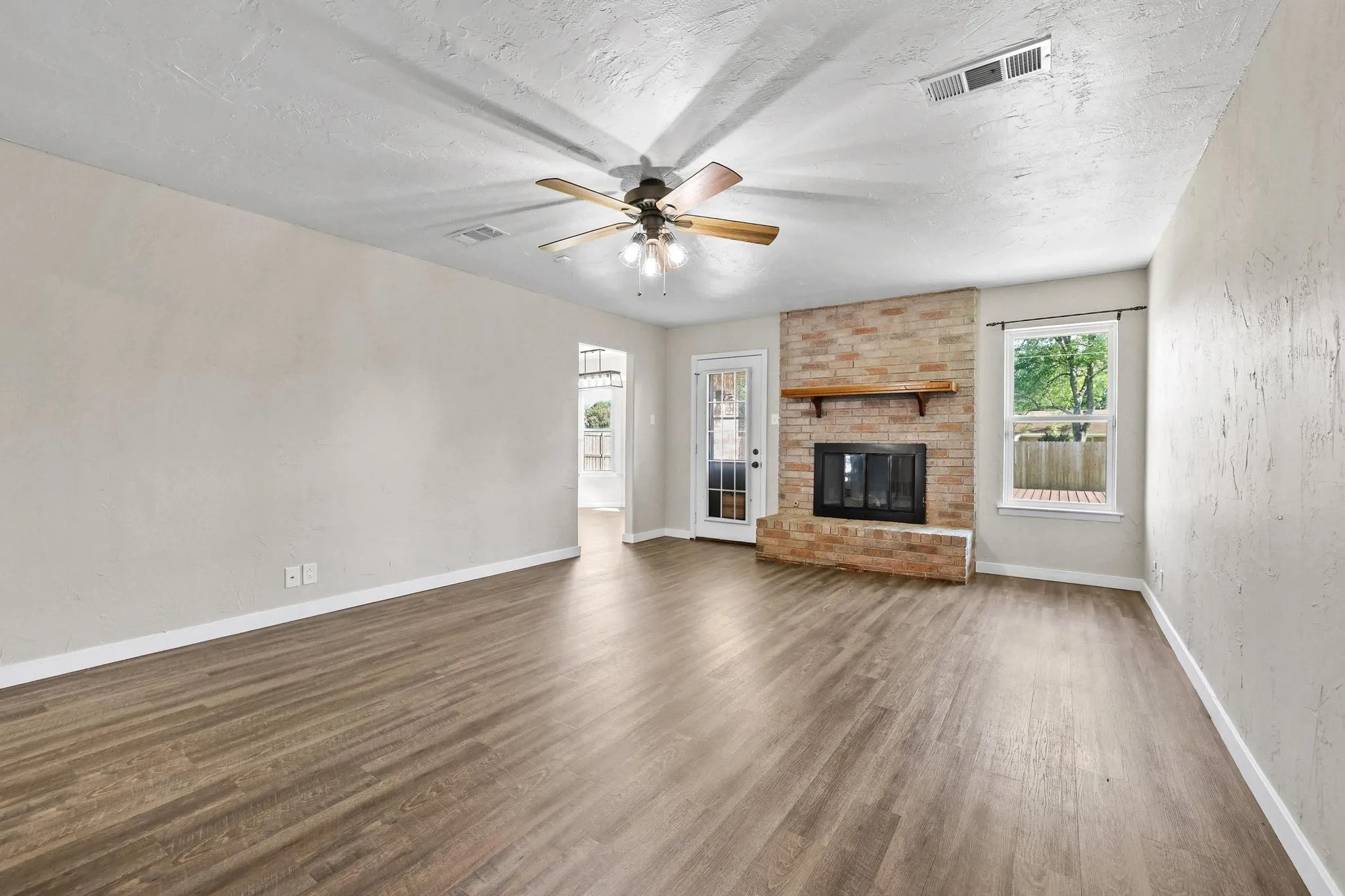 Single Family Residence For Sale in Grayson County , 2715 Regal Drive, Denison, Texas 75020, 3 Bedroom, 2 Bathroom, 2 Garage spaces, 1,617 Sqft, built in 1980, mls#21304559, Real Estate Agent in Denison, Homes For Sale in Grayson county, Homes For Sale in Denison, Realtor in Denison Texas, Real Estate Brokerage Independent Realty Texas, Luminita Cordes Realtor