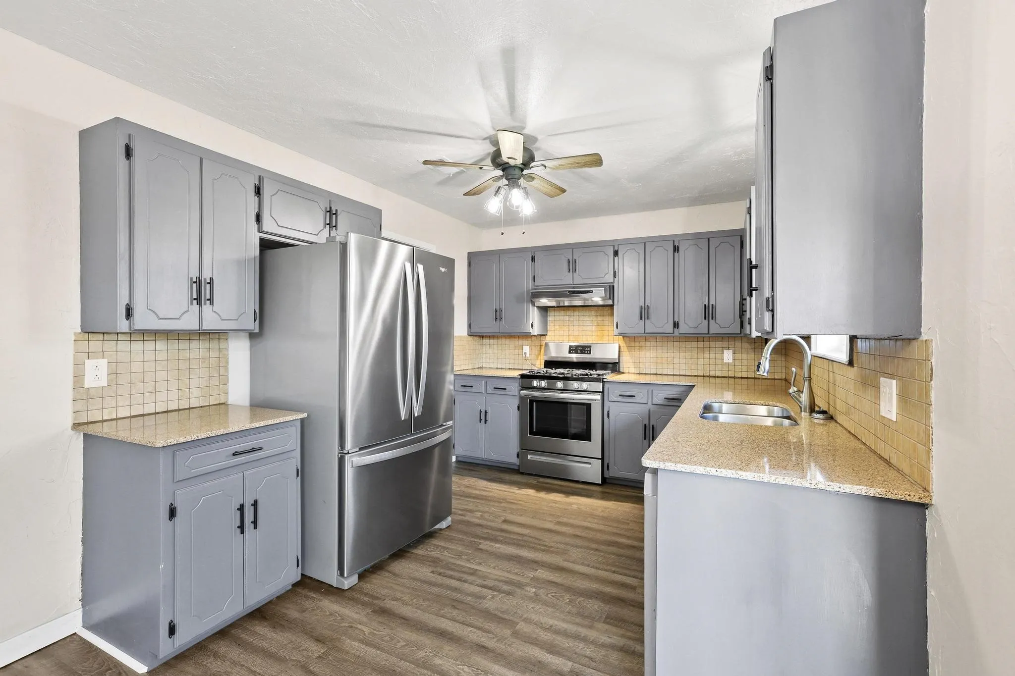 Single Family Residence For Sale in Grayson County , 2715 Regal Drive, Denison, Texas 75020, 3 Bedroom, 2 Bathroom, 2 Garage spaces, 1,617 Sqft, built in 1980, mls#21304559, Real Estate Agent in Denison, Homes For Sale in Grayson county, Homes For Sale in Denison, Realtor in Denison Texas, Real Estate Brokerage Independent Realty Texas, Luminita Cordes Realtor