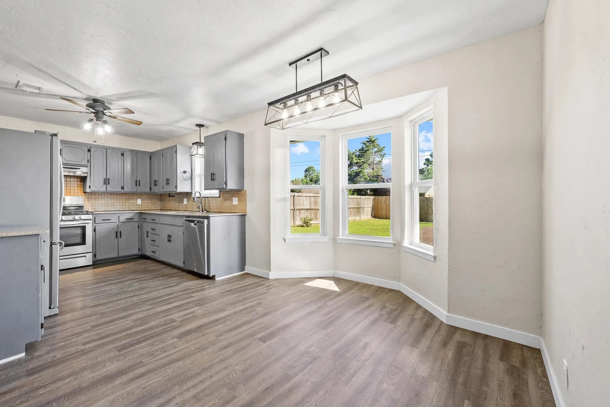 Single Family Residence For Sale in Grayson County , 2715 Regal Drive, Denison, Texas 75020, 3 Bedroom, 2 Bathroom, 2 Garage spaces, 1,617 Sqft, built in 1980, mls#21304559, Real Estate Agent in Denison, Homes For Sale in Grayson county, Homes For Sale in Denison, Realtor in Denison Texas, Real Estate Brokerage Independent Realty Texas, Luminita Cordes Realtor