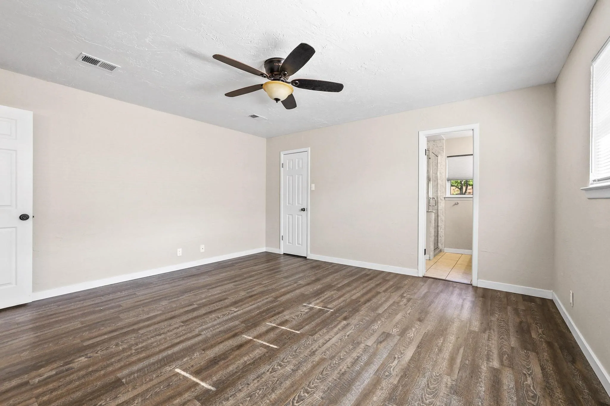 Single Family Residence For Sale in Grayson County , 2715 Regal Drive, Denison, Texas 75020, 3 Bedroom, 2 Bathroom, 2 Garage spaces, 1,617 Sqft, built in 1980, mls#21304559, Real Estate Agent in Denison, Homes For Sale in Grayson county, Homes For Sale in Denison, Realtor in Denison Texas, Real Estate Brokerage Independent Realty Texas, Luminita Cordes Realtor