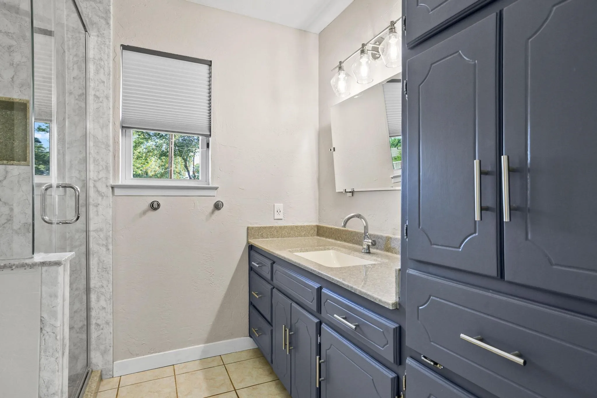 Single Family Residence For Sale in Grayson County , 2715 Regal Drive, Denison, Texas 75020, 3 Bedroom, 2 Bathroom, 2 Garage spaces, 1,617 Sqft, built in 1980, mls#21304559, Real Estate Agent in Denison, Homes For Sale in Grayson county, Homes For Sale in Denison, Realtor in Denison Texas, Real Estate Brokerage Independent Realty Texas, Luminita Cordes Realtor
