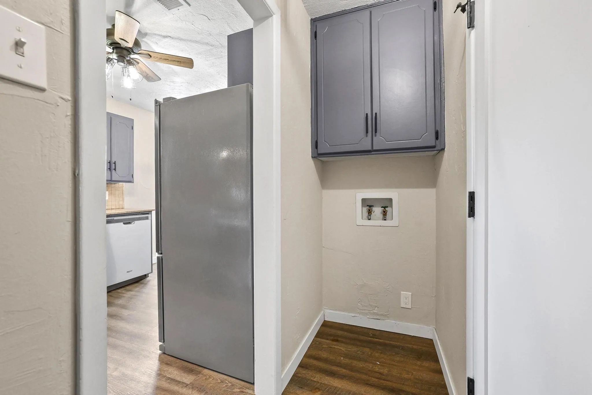 Single Family Residence For Sale in Grayson County , 2715 Regal Drive, Denison, Texas 75020, 3 Bedroom, 2 Bathroom, 2 Garage spaces, 1,617 Sqft, built in 1980, mls#21304559, Real Estate Agent in Denison, Homes For Sale in Grayson county, Homes For Sale in Denison, Realtor in Denison Texas, Real Estate Brokerage Independent Realty Texas, Luminita Cordes Realtor