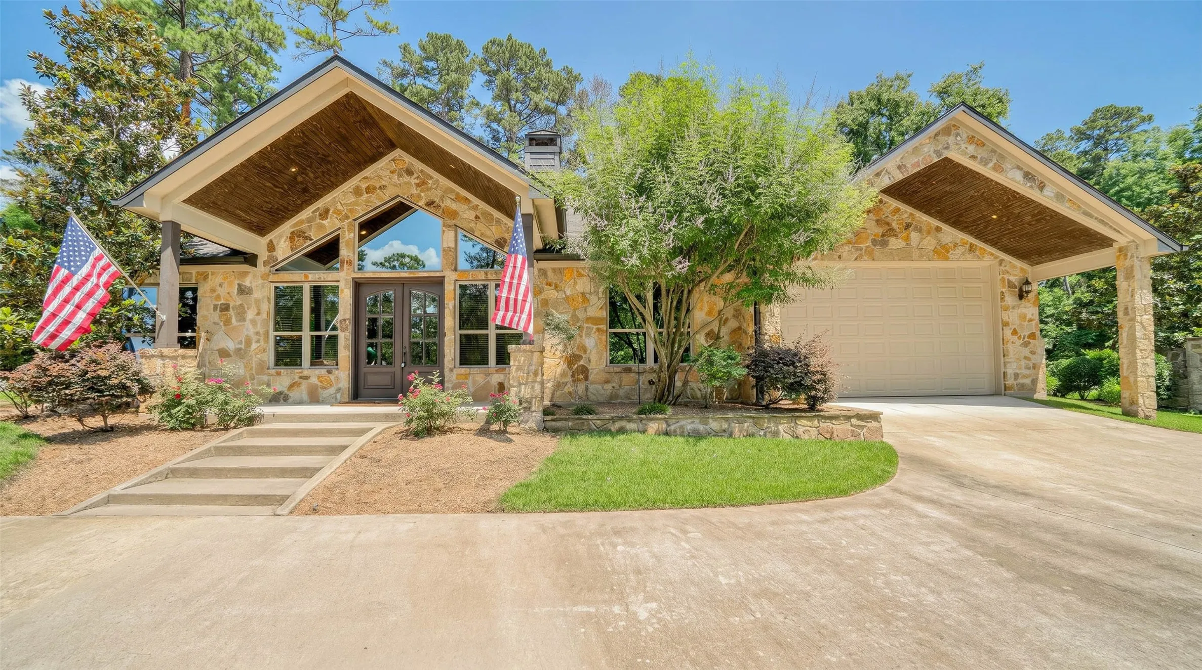 Guest House With 884 sq ft Garage