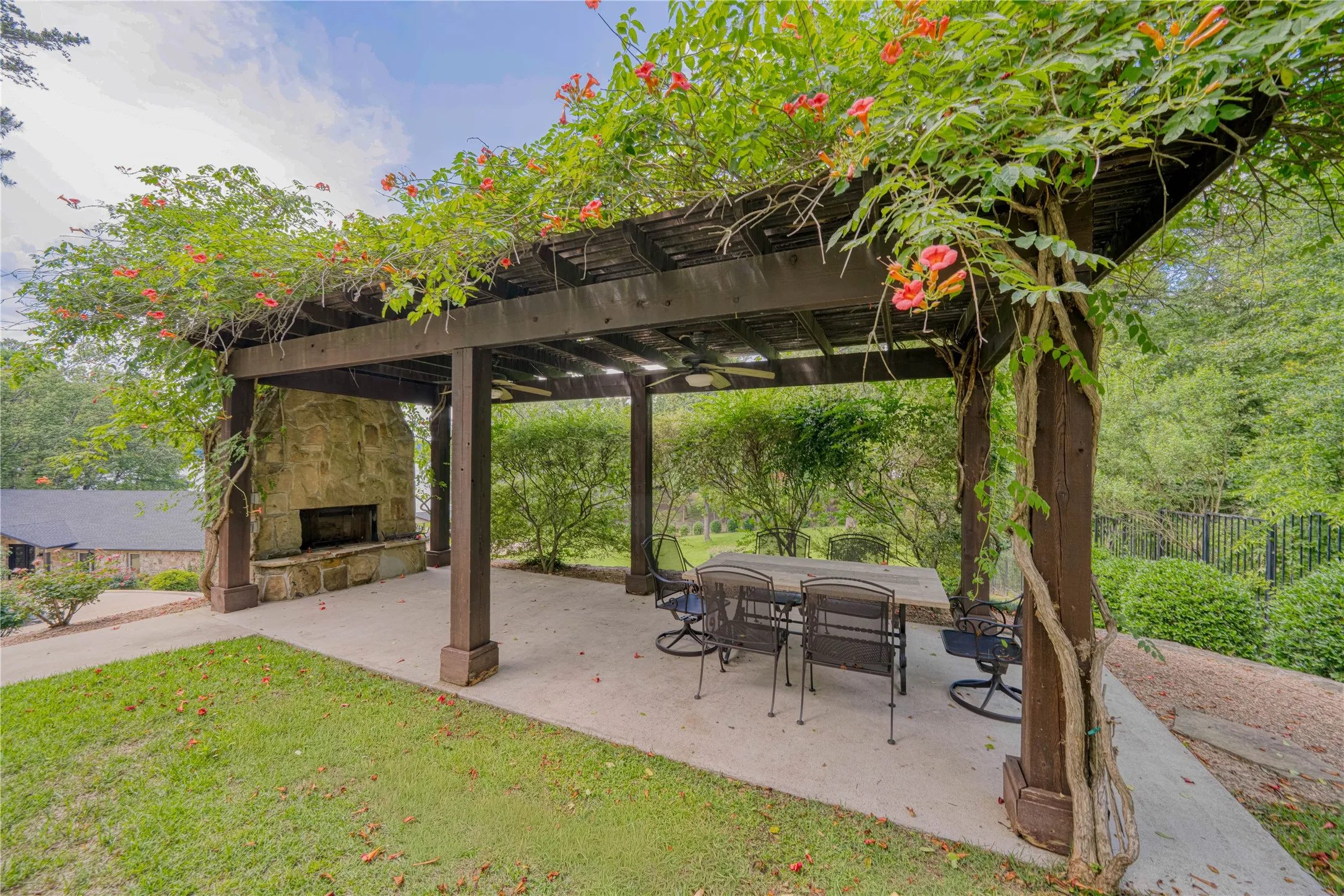 Middle Guest House Covered Dining and Living Area