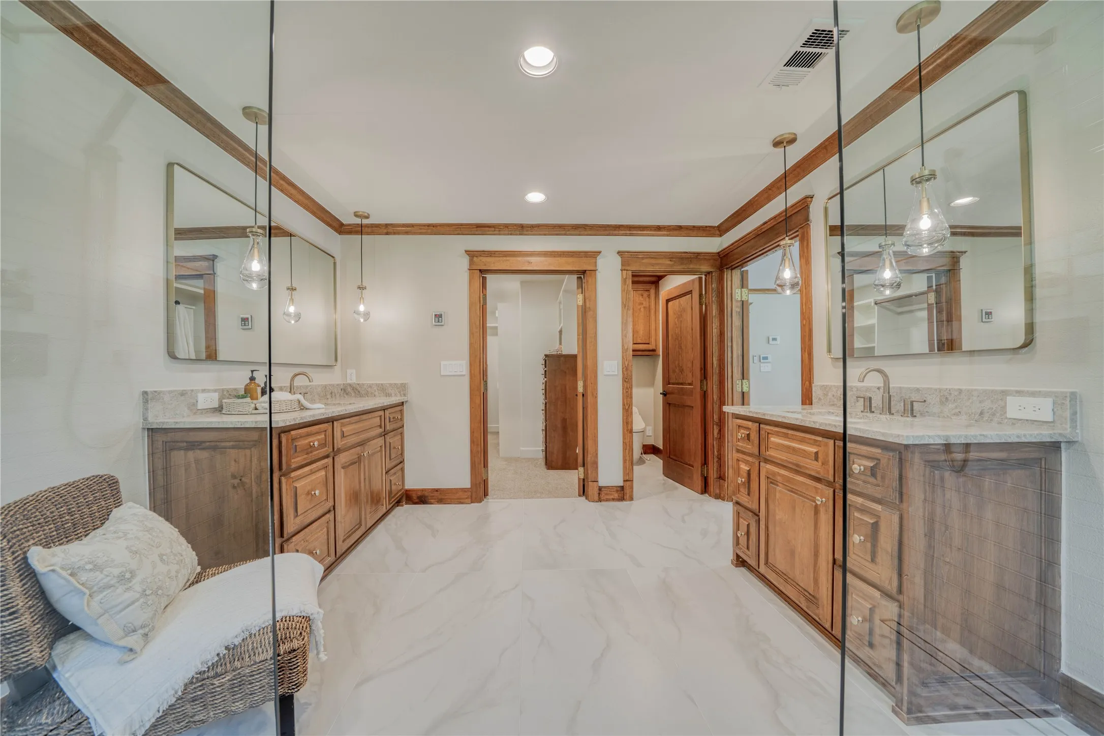 Main House-Newly Renovated Primary Ensuite