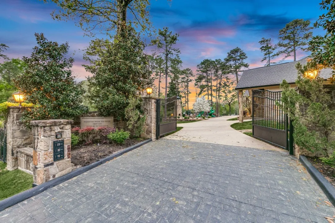 Entry/Exit Gate