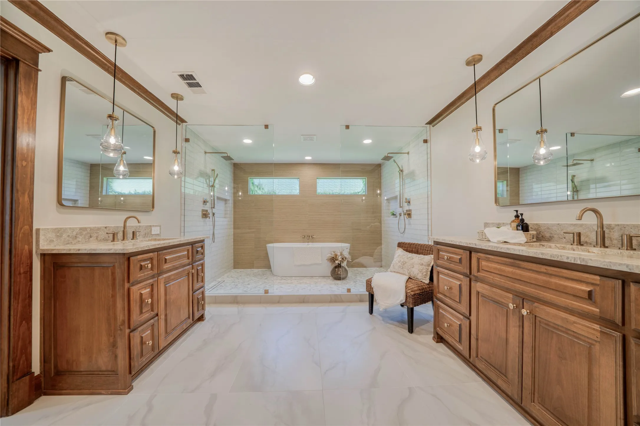 Main House-Newly Renovated Primary Ensuite