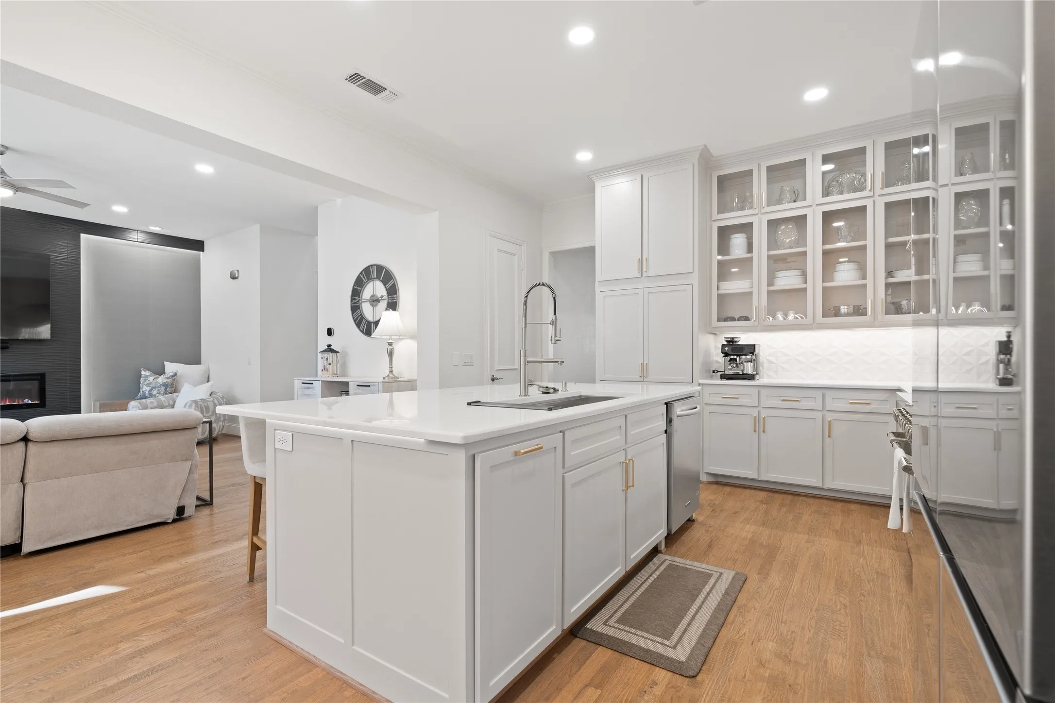 Single Family Residence For Rent in Denton County , 5381 Moss Glen Drive, Frisco, Texas 75034, 5 Bedroom, 4 Bathroom, 3 Garage spaces, 3,805 Sqft, built in 2000, mls#21305221, Real Estate Agent in Frisco, Homes For Rent in Denton county, Homes For Rent in Frisco, Realtor in Frisco Texas, Real Estate Brokerage Independent Realty Texas, Luminita Cordes Realtor