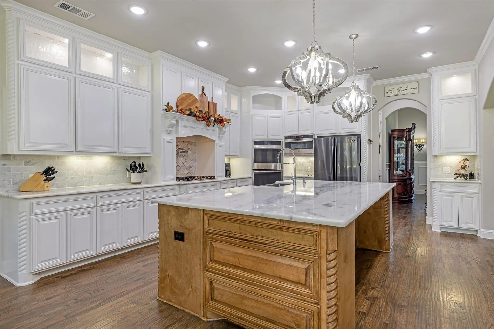 Single Family Residence For Sale in Collin County , 3037 Crossing Drive, Anna, Texas 75409, 4 Bedroom, 4 Bathroom, 3 Garage spaces, 3,977 Sqft, built in 2019, mls#21302539, Real Estate Agent in Anna, Homes For Sale in Collin county, Homes For Sale in Anna, Realtor in Anna Texas, Real Estate Brokerage Independent Realty Texas, Luminita Cordes Realtor