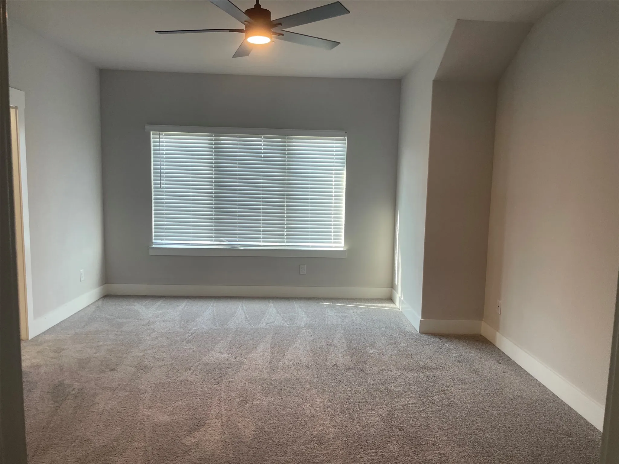 Townhouse For Rent in Tarrant County , 7569 Reis Lane, North Richland Hills, Texas 76182, 3 Bedroom, 3 Bathroom, 2 Garage spaces, 1,816 Sqft, built in 2021, mls#21307872, Real Estate Agent in North Richland Hills, Homes For Rent in Tarrant county, Homes For Rent in North Richland Hills, Realtor in North Richland Hills Texas, Real Estate Brokerage Independent Realty Texas, Luminita Cordes Realtor