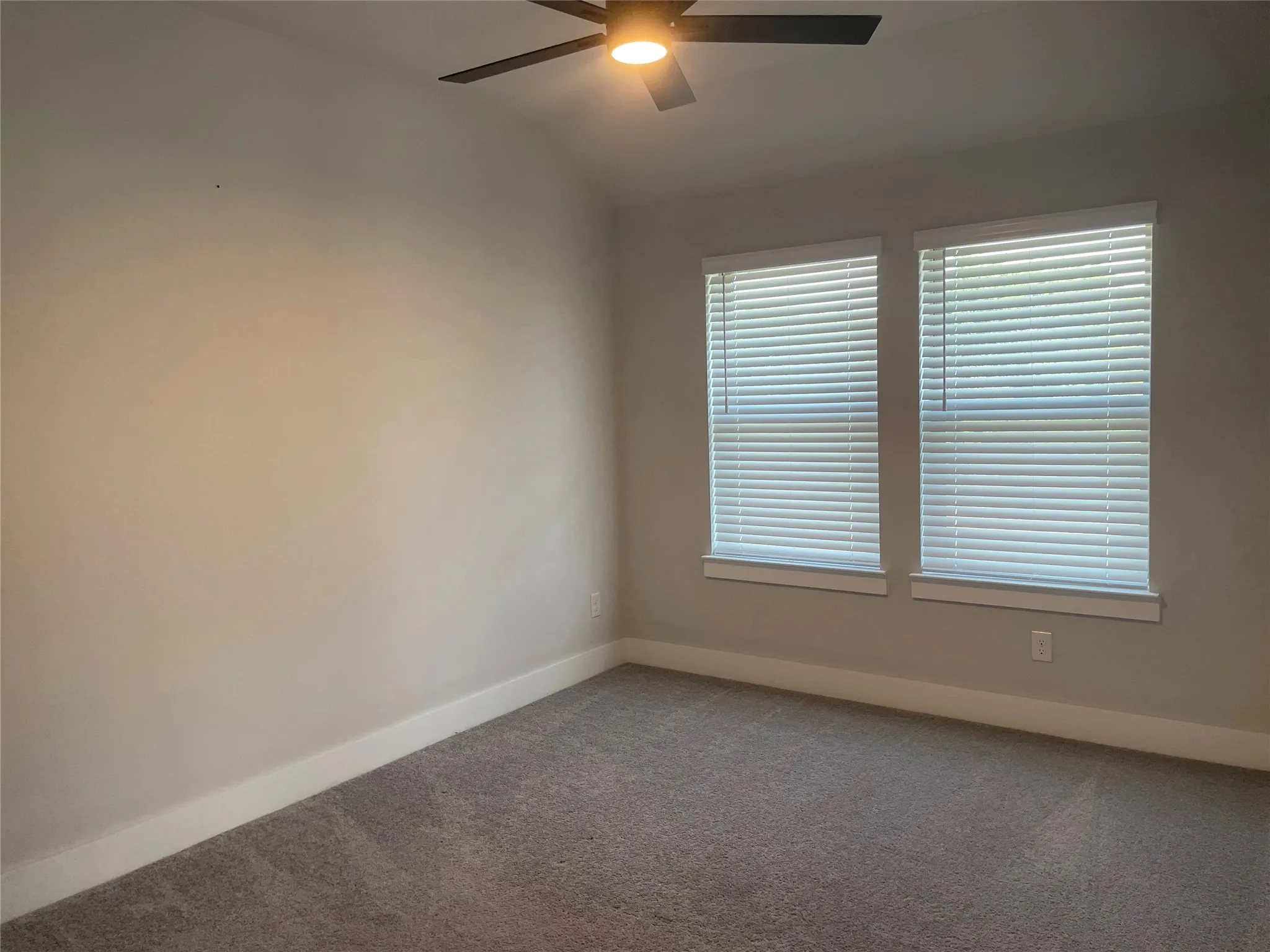 Townhouse For Rent in Tarrant County , 7569 Reis Lane, North Richland Hills, Texas 76182, 3 Bedroom, 3 Bathroom, 2 Garage spaces, 1,816 Sqft, built in 2021, mls#21307872, Real Estate Agent in North Richland Hills, Homes For Rent in Tarrant county, Homes For Rent in North Richland Hills, Realtor in North Richland Hills Texas, Real Estate Brokerage Independent Realty Texas, Luminita Cordes Realtor
