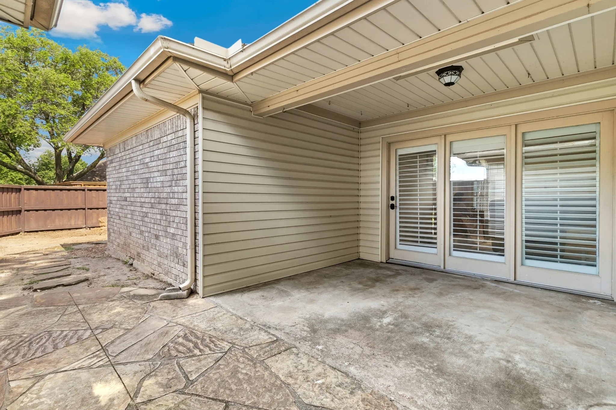Single Family Residence For Sale in Rockwall County , 109 Crestwood Drive, Rockwall, Texas 75087, 3 Bedroom, 3 Bathroom, 2 Garage spaces, 1,817 Sqft, built in 1983, mls#21303345, Real Estate Agent in Rockwall, Homes For Sale in Rockwall county, Homes For Sale in Rockwall, Realtor in Rockwall Texas, Real Estate Brokerage Independent Realty Texas, Luminita Cordes Realtor
