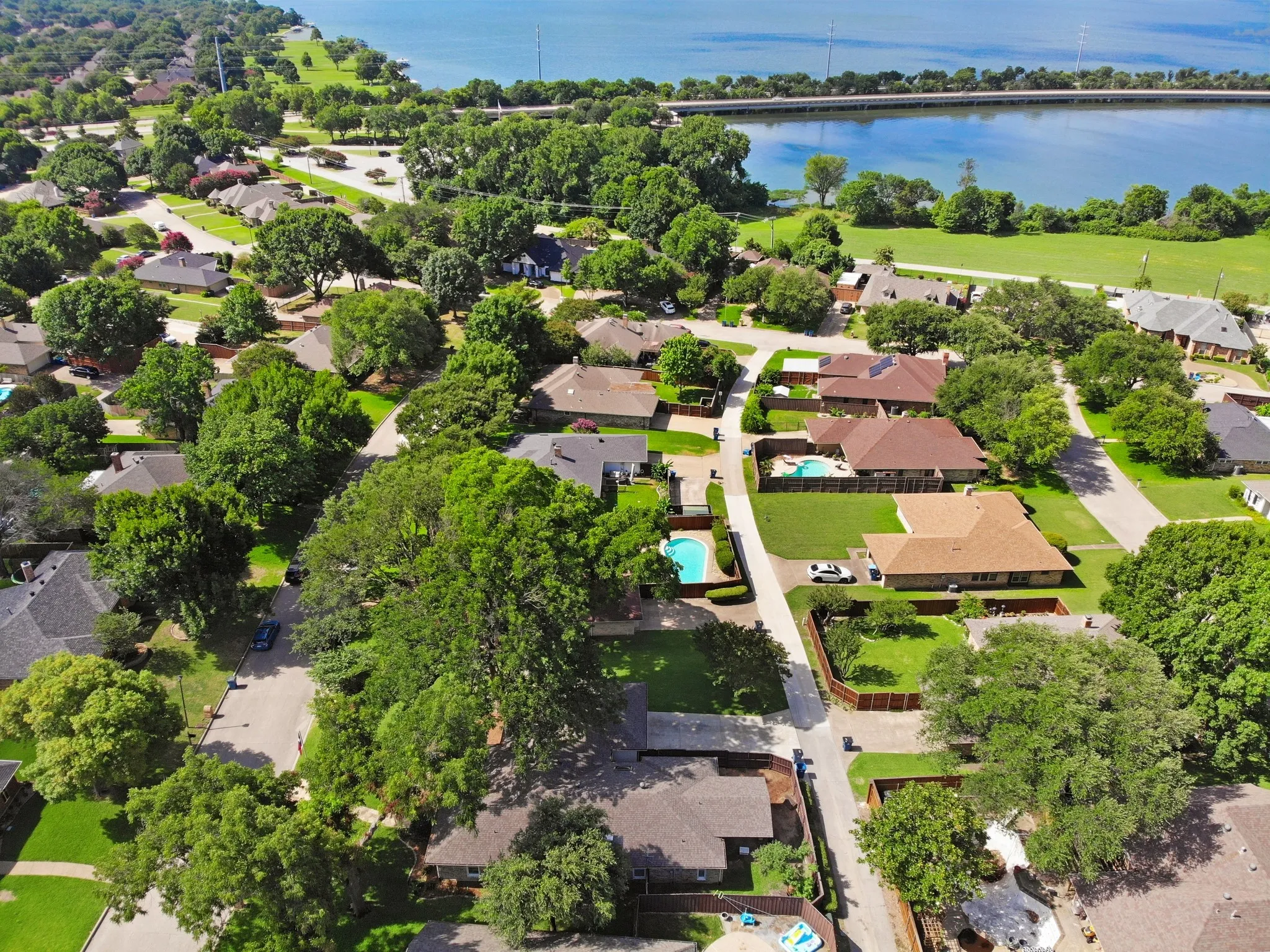 Single Family Residence For Sale in Rockwall County , 109 Crestwood Drive, Rockwall, Texas 75087, 3 Bedroom, 3 Bathroom, 2 Garage spaces, 1,817 Sqft, built in 1983, mls#21303345, Real Estate Agent in Rockwall, Homes For Sale in Rockwall county, Homes For Sale in Rockwall, Realtor in Rockwall Texas, Real Estate Brokerage Independent Realty Texas, Luminita Cordes Realtor