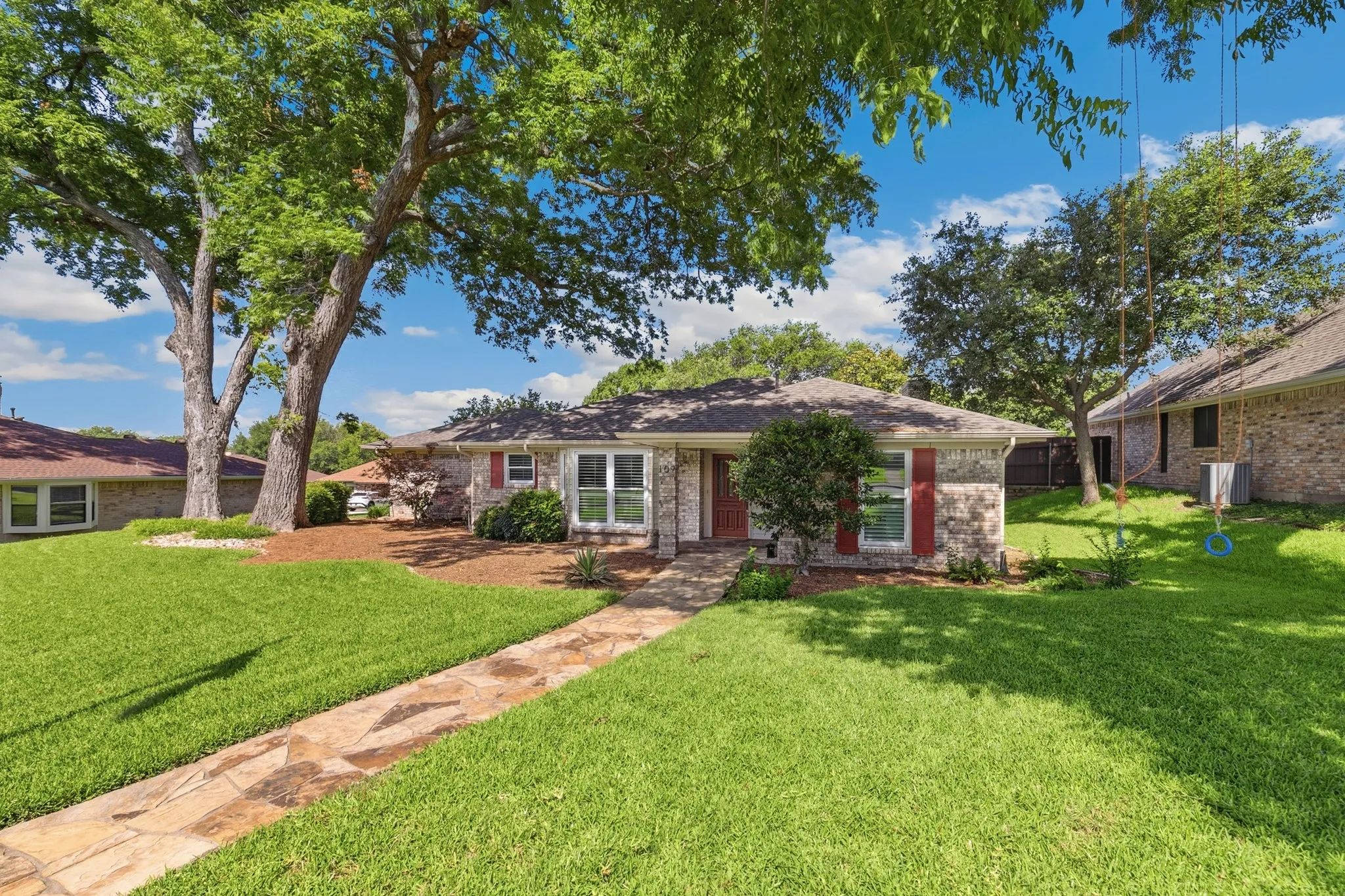 Single Family Residence For Sale in Rockwall County , 109 Crestwood Drive, Rockwall, Texas 75087, 3 Bedroom, 3 Bathroom, 2 Garage spaces, 1,817 Sqft, built in 1983, mls#21303345, Real Estate Agent in Rockwall, Homes For Sale in Rockwall county, Homes For Sale in Rockwall, Realtor in Rockwall Texas, Real Estate Brokerage Independent Realty Texas, Luminita Cordes Realtor