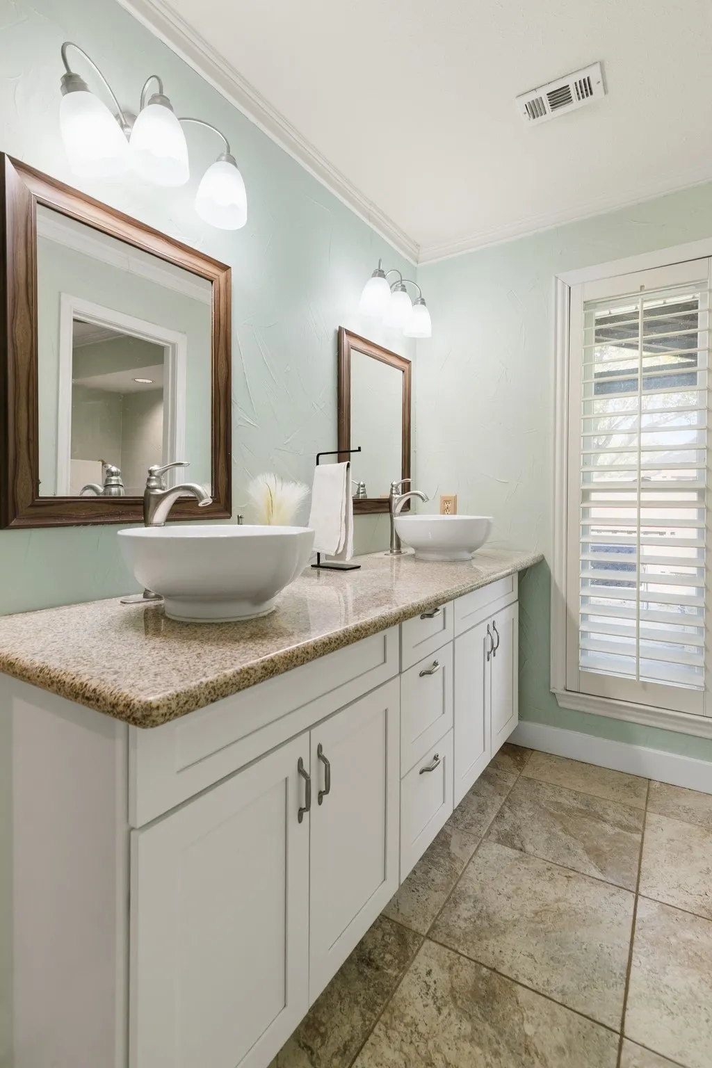 Single Family Residence For Sale in Rockwall County , 109 Crestwood Drive, Rockwall, Texas 75087, 3 Bedroom, 3 Bathroom, 2 Garage spaces, 1,817 Sqft, built in 1983, mls#21303345, Real Estate Agent in Rockwall, Homes For Sale in Rockwall county, Homes For Sale in Rockwall, Realtor in Rockwall Texas, Real Estate Brokerage Independent Realty Texas, Luminita Cordes Realtor