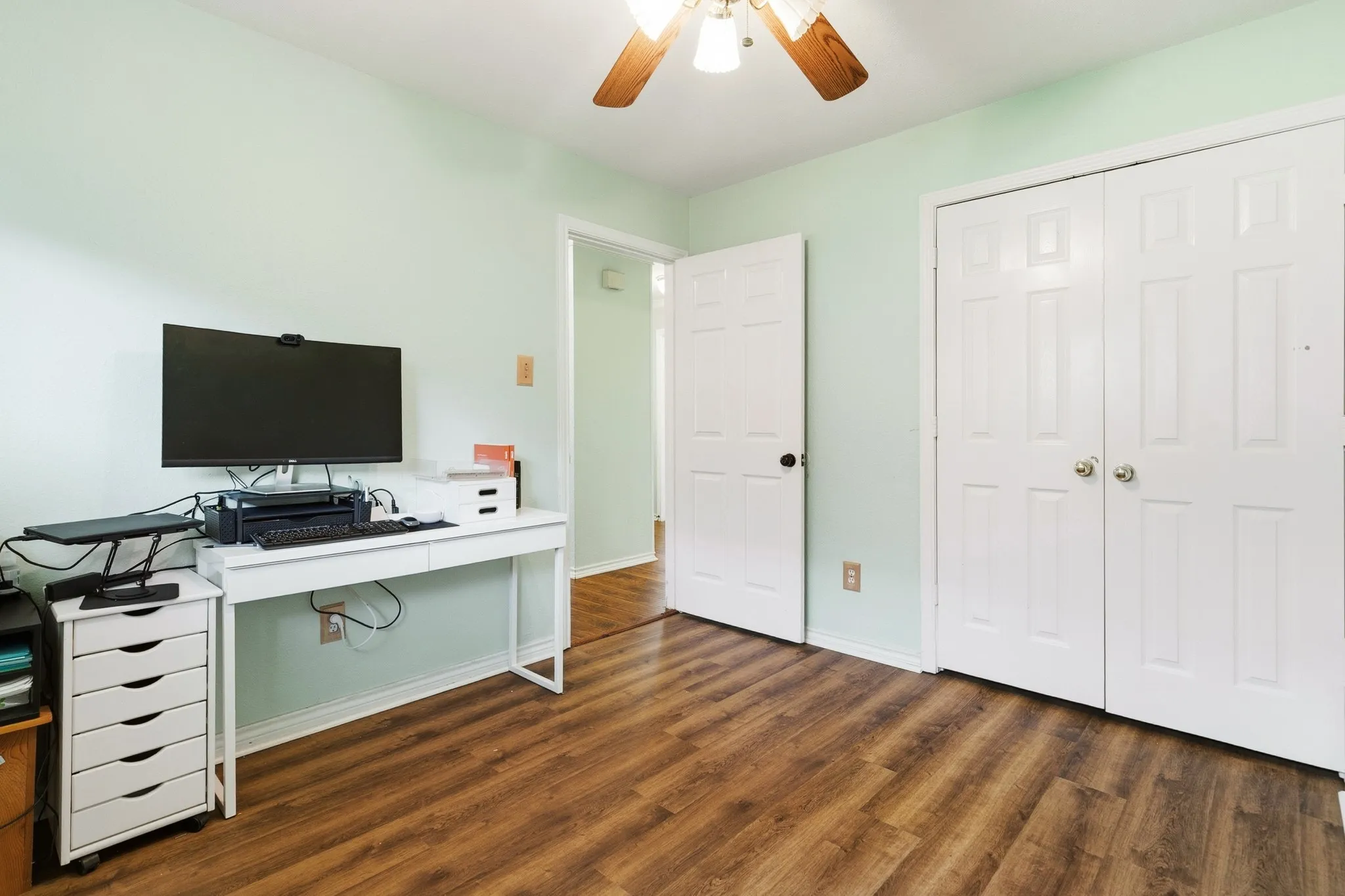 Single Family Residence For Sale in Rockwall County , 109 Crestwood Drive, Rockwall, Texas 75087, 3 Bedroom, 3 Bathroom, 2 Garage spaces, 1,817 Sqft, built in 1983, mls#21303345, Real Estate Agent in Rockwall, Homes For Sale in Rockwall county, Homes For Sale in Rockwall, Realtor in Rockwall Texas, Real Estate Brokerage Independent Realty Texas, Luminita Cordes Realtor