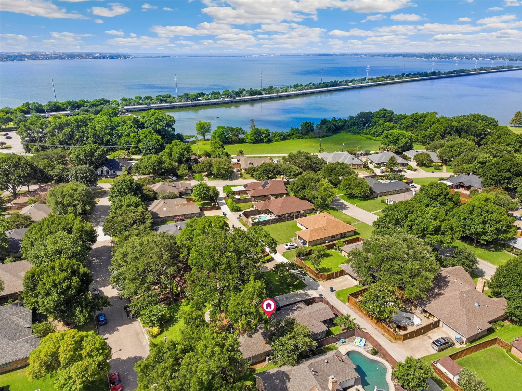 Single Family Residence For Sale in Rockwall County , 109 Crestwood Drive, Rockwall, Texas 75087, 3 Bedroom, 3 Bathroom, 2 Garage spaces, 1,817 Sqft, built in 1983, mls#21303345, Real Estate Agent in Rockwall, Homes For Sale in Rockwall county, Homes For Sale in Rockwall, Realtor in Rockwall Texas, Real Estate Brokerage Independent Realty Texas, Luminita Cordes Realtor