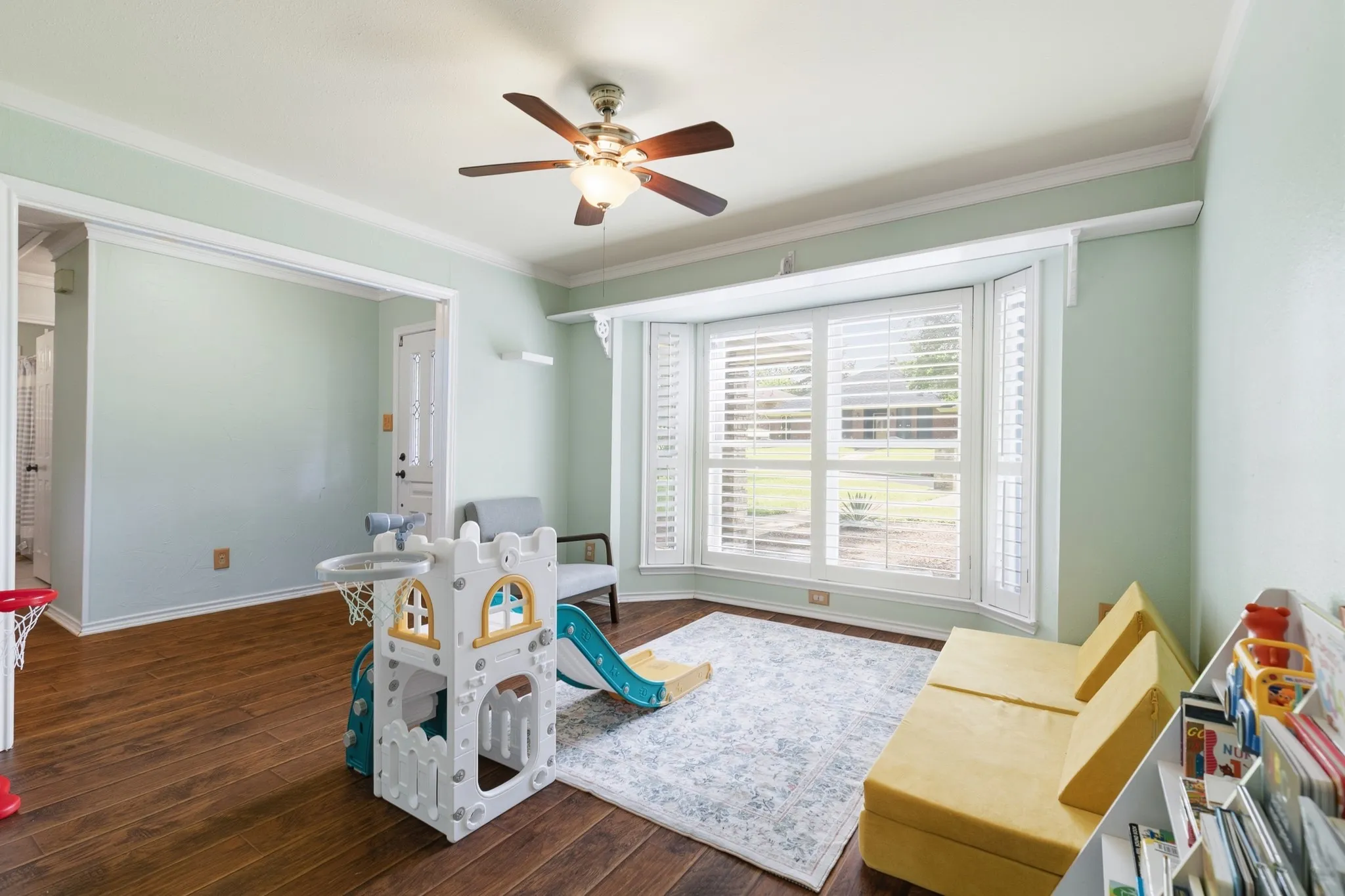 Single Family Residence For Sale in Rockwall County , 109 Crestwood Drive, Rockwall, Texas 75087, 3 Bedroom, 3 Bathroom, 2 Garage spaces, 1,817 Sqft, built in 1983, mls#21303345, Real Estate Agent in Rockwall, Homes For Sale in Rockwall county, Homes For Sale in Rockwall, Realtor in Rockwall Texas, Real Estate Brokerage Independent Realty Texas, Luminita Cordes Realtor