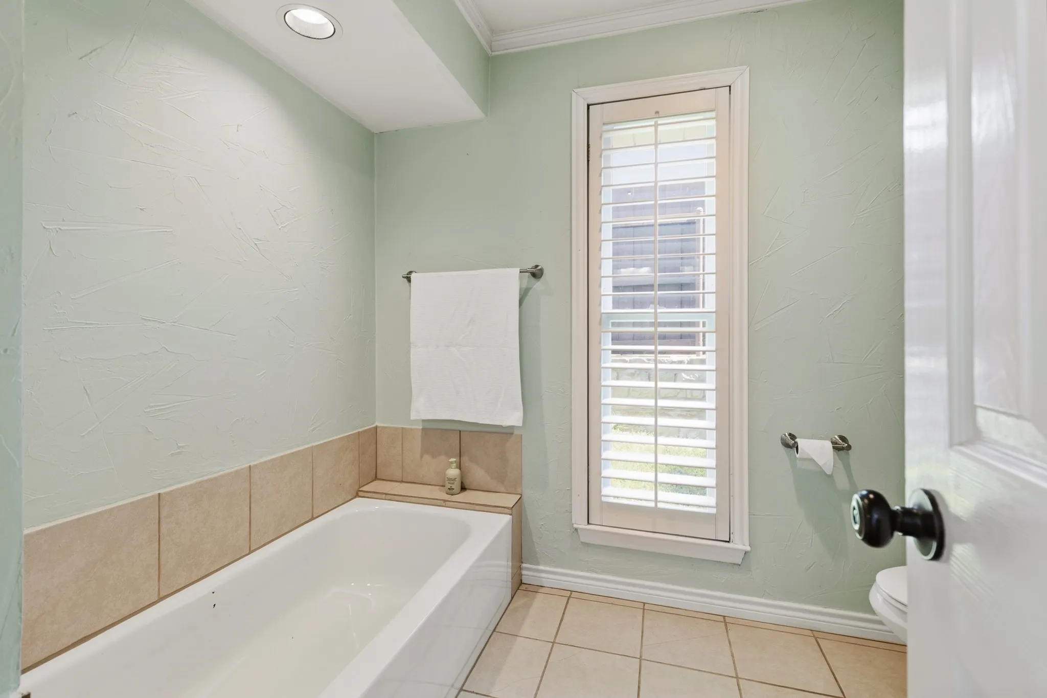 Single Family Residence For Sale in Rockwall County , 109 Crestwood Drive, Rockwall, Texas 75087, 3 Bedroom, 3 Bathroom, 2 Garage spaces, 1,817 Sqft, built in 1983, mls#21303345, Real Estate Agent in Rockwall, Homes For Sale in Rockwall county, Homes For Sale in Rockwall, Realtor in Rockwall Texas, Real Estate Brokerage Independent Realty Texas, Luminita Cordes Realtor