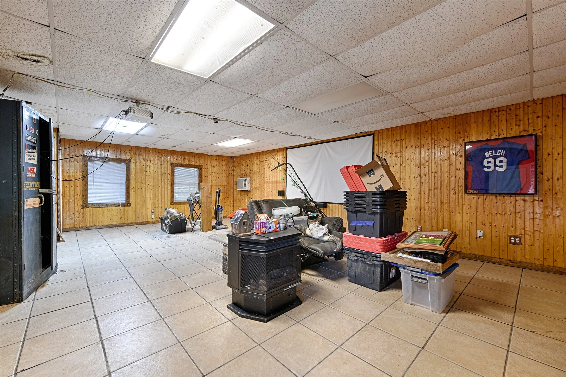 Single Family Residence For Sale in Kaufman County , 18692 County Road 334, Quinlan, Texas 75474, 3 Bedroom, 2 Bathroom, 1 Garage spaces, 2,400 Sqft, built in 1963, mls#21211860, Real Estate Agent in Quinlan, Homes For Sale in Kaufman county, Homes For Sale in Quinlan, Realtor in Quinlan Texas, Real Estate Brokerage Independent Realty Texas, Luminita Cordes Realtor