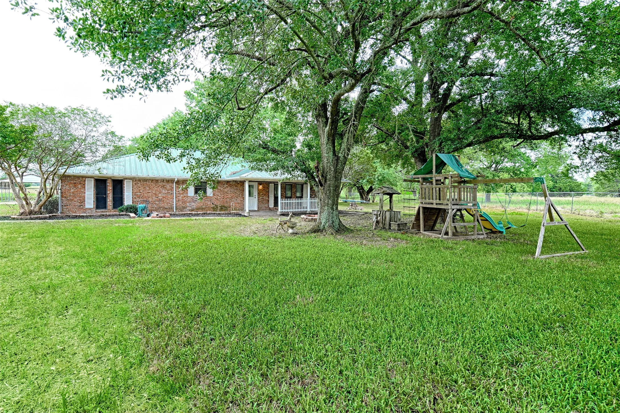 Single Family Residence For Sale in Kaufman County , 18692 County Road 334, Quinlan, Texas 75474, 3 Bedroom, 2 Bathroom, 1 Garage spaces, 2,400 Sqft, built in 1963, mls#21211860, Real Estate Agent in Quinlan, Homes For Sale in Kaufman county, Homes For Sale in Quinlan, Realtor in Quinlan Texas, Real Estate Brokerage Independent Realty Texas, Luminita Cordes Realtor