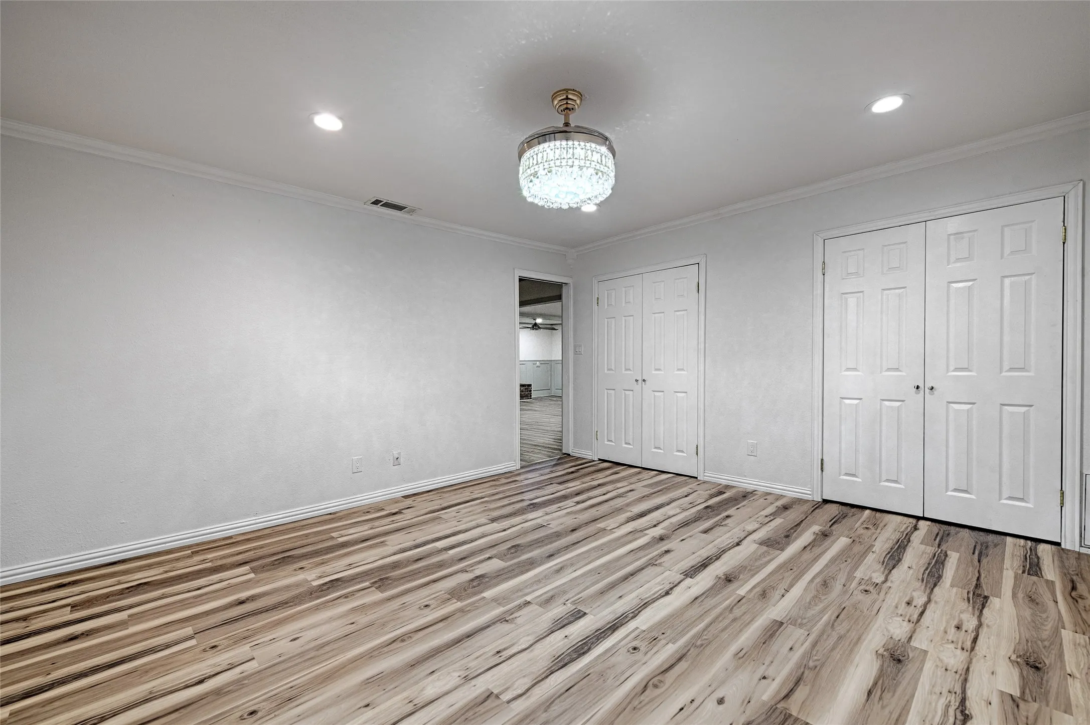 Single Family Residence For Sale in Kaufman County , 18692 County Road 334, Quinlan, Texas 75474, 3 Bedroom, 2 Bathroom, 1 Garage spaces, 2,400 Sqft, built in 1963, mls#21211860, Real Estate Agent in Quinlan, Homes For Sale in Kaufman county, Homes For Sale in Quinlan, Realtor in Quinlan Texas, Real Estate Brokerage Independent Realty Texas, Luminita Cordes Realtor