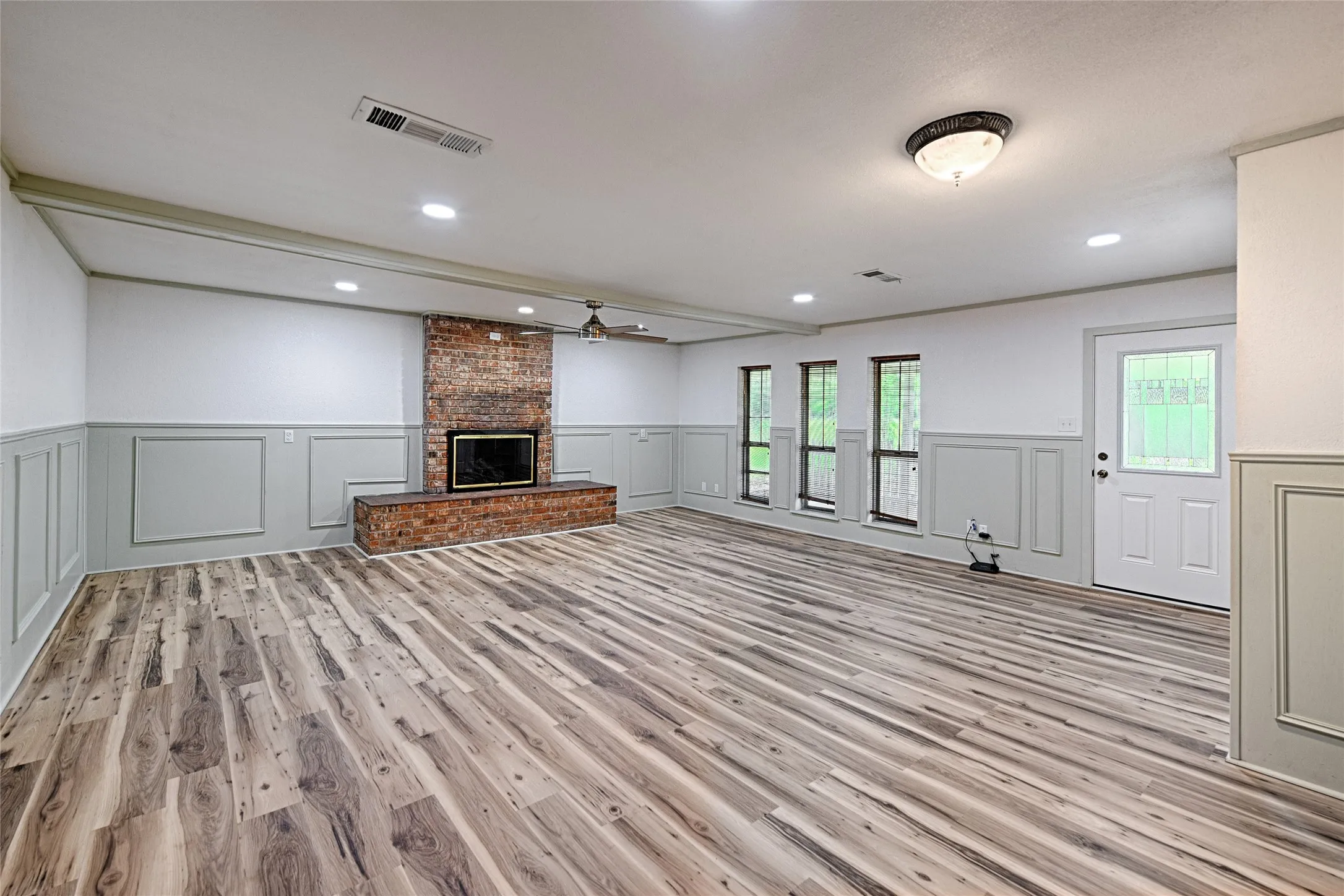 Single Family Residence For Sale in Kaufman County , 18692 County Road 334, Quinlan, Texas 75474, 3 Bedroom, 2 Bathroom, 1 Garage spaces, 2,400 Sqft, built in 1963, mls#21211860, Real Estate Agent in Quinlan, Homes For Sale in Kaufman county, Homes For Sale in Quinlan, Realtor in Quinlan Texas, Real Estate Brokerage Independent Realty Texas, Luminita Cordes Realtor