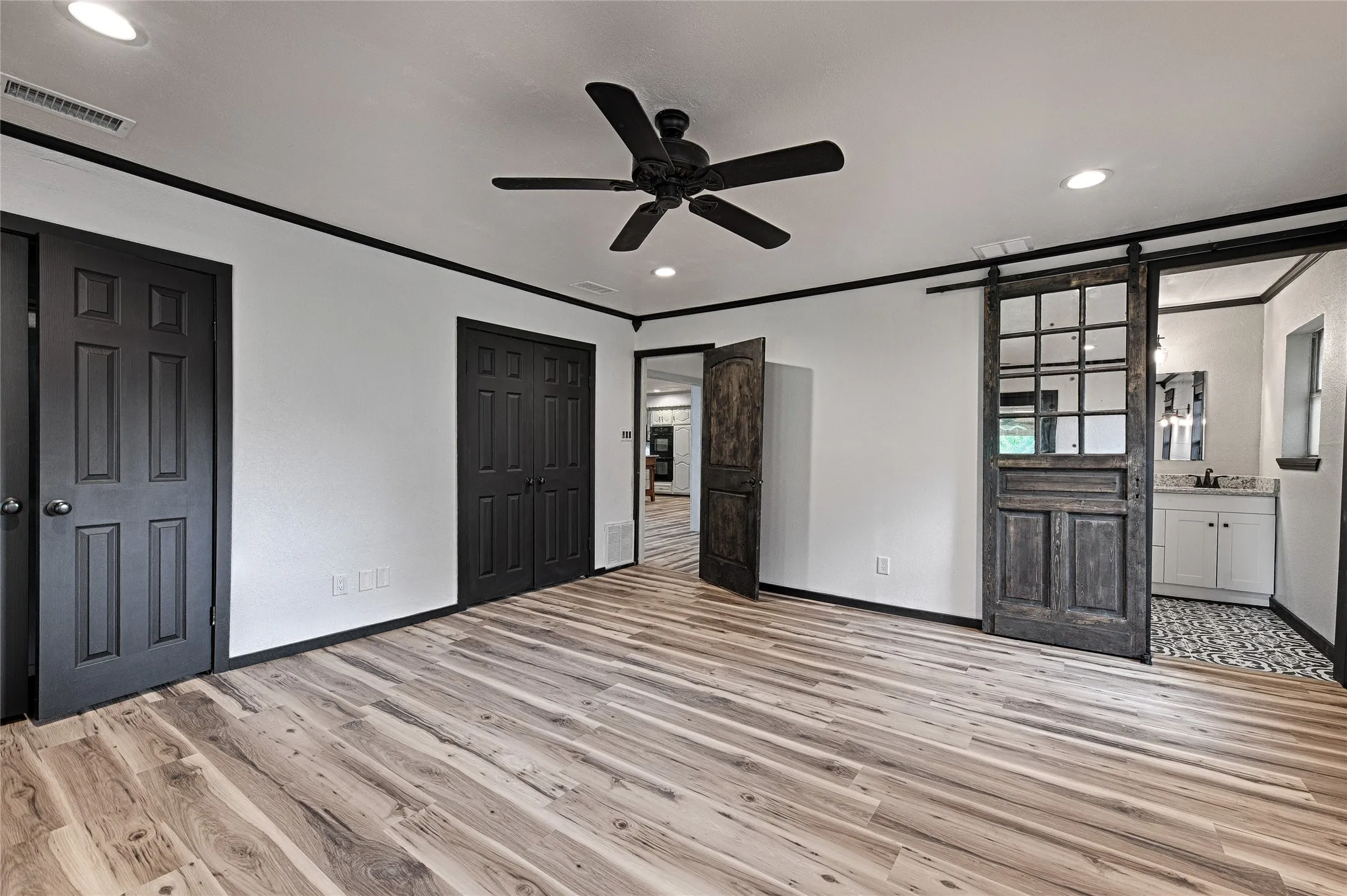 Single Family Residence For Sale in Kaufman County , 18692 County Road 334, Quinlan, Texas 75474, 3 Bedroom, 2 Bathroom, 1 Garage spaces, 2,400 Sqft, built in 1963, mls#21211860, Real Estate Agent in Quinlan, Homes For Sale in Kaufman county, Homes For Sale in Quinlan, Realtor in Quinlan Texas, Real Estate Brokerage Independent Realty Texas, Luminita Cordes Realtor