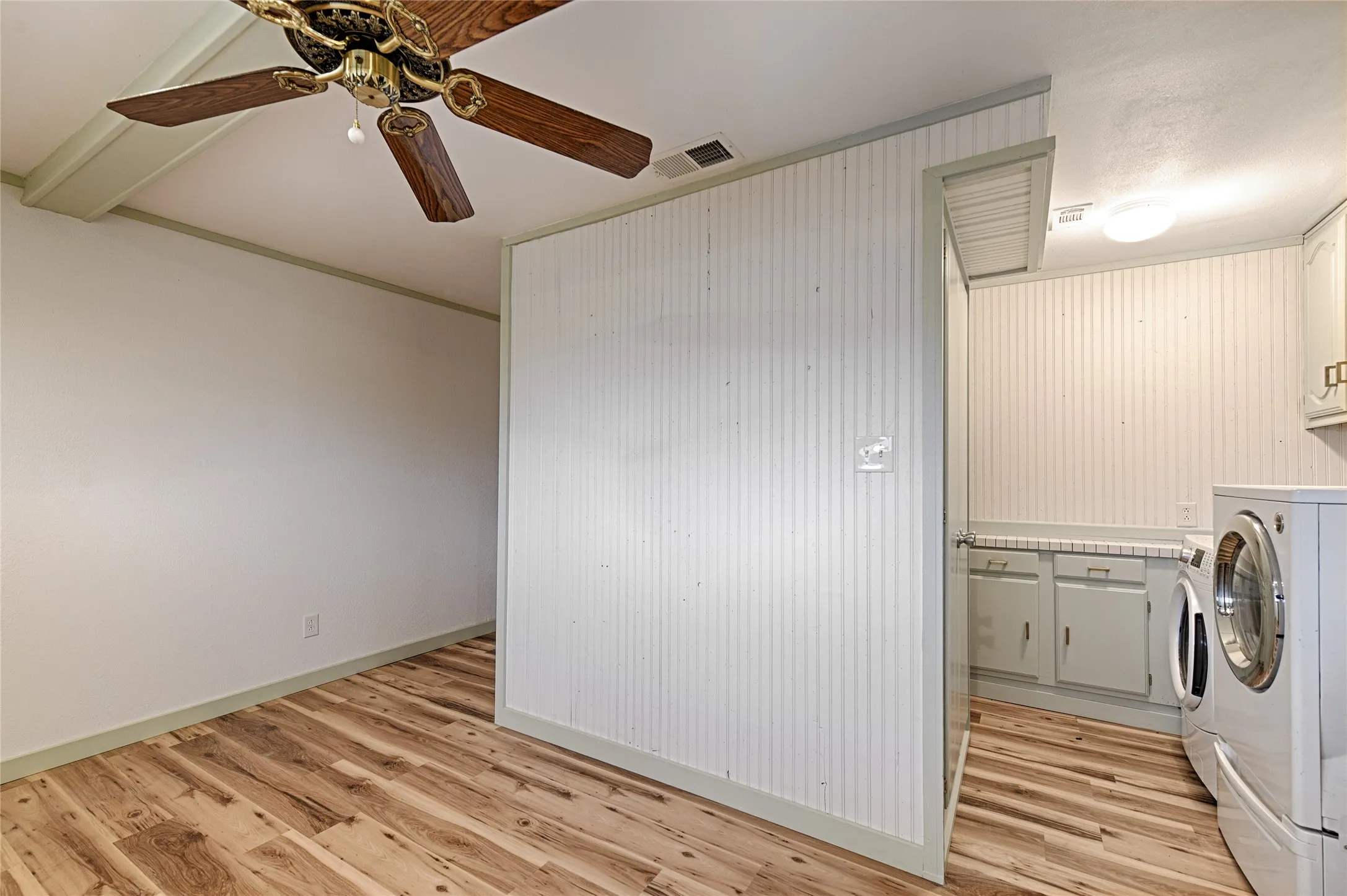 Single Family Residence For Sale in Kaufman County , 18692 County Road 334, Quinlan, Texas 75474, 3 Bedroom, 2 Bathroom, 1 Garage spaces, 2,400 Sqft, built in 1963, mls#21211860, Real Estate Agent in Quinlan, Homes For Sale in Kaufman county, Homes For Sale in Quinlan, Realtor in Quinlan Texas, Real Estate Brokerage Independent Realty Texas, Luminita Cordes Realtor