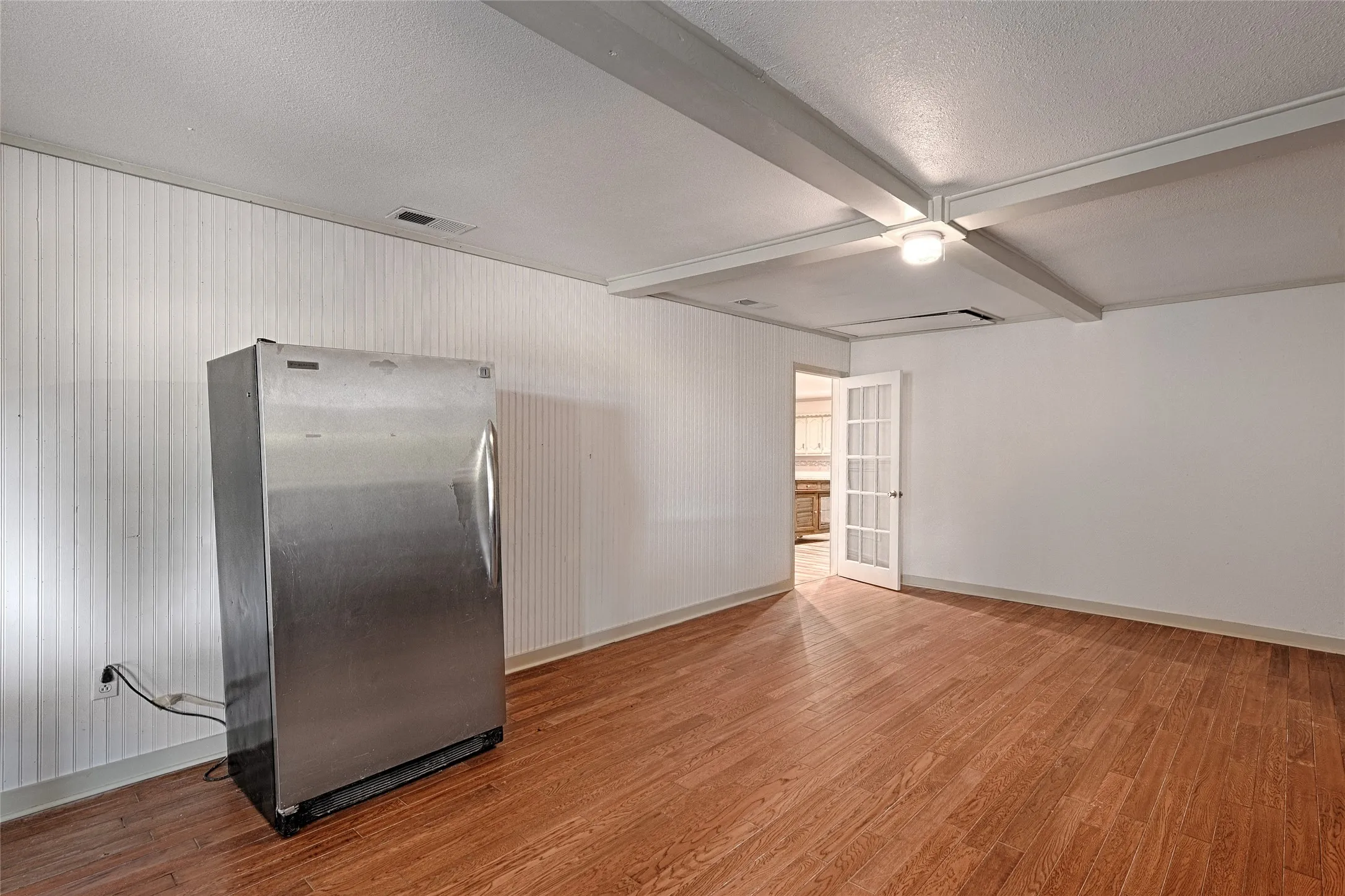 Single Family Residence For Sale in Kaufman County , 18692 County Road 334, Quinlan, Texas 75474, 3 Bedroom, 2 Bathroom, 1 Garage spaces, 2,400 Sqft, built in 1963, mls#21211860, Real Estate Agent in Quinlan, Homes For Sale in Kaufman county, Homes For Sale in Quinlan, Realtor in Quinlan Texas, Real Estate Brokerage Independent Realty Texas, Luminita Cordes Realtor