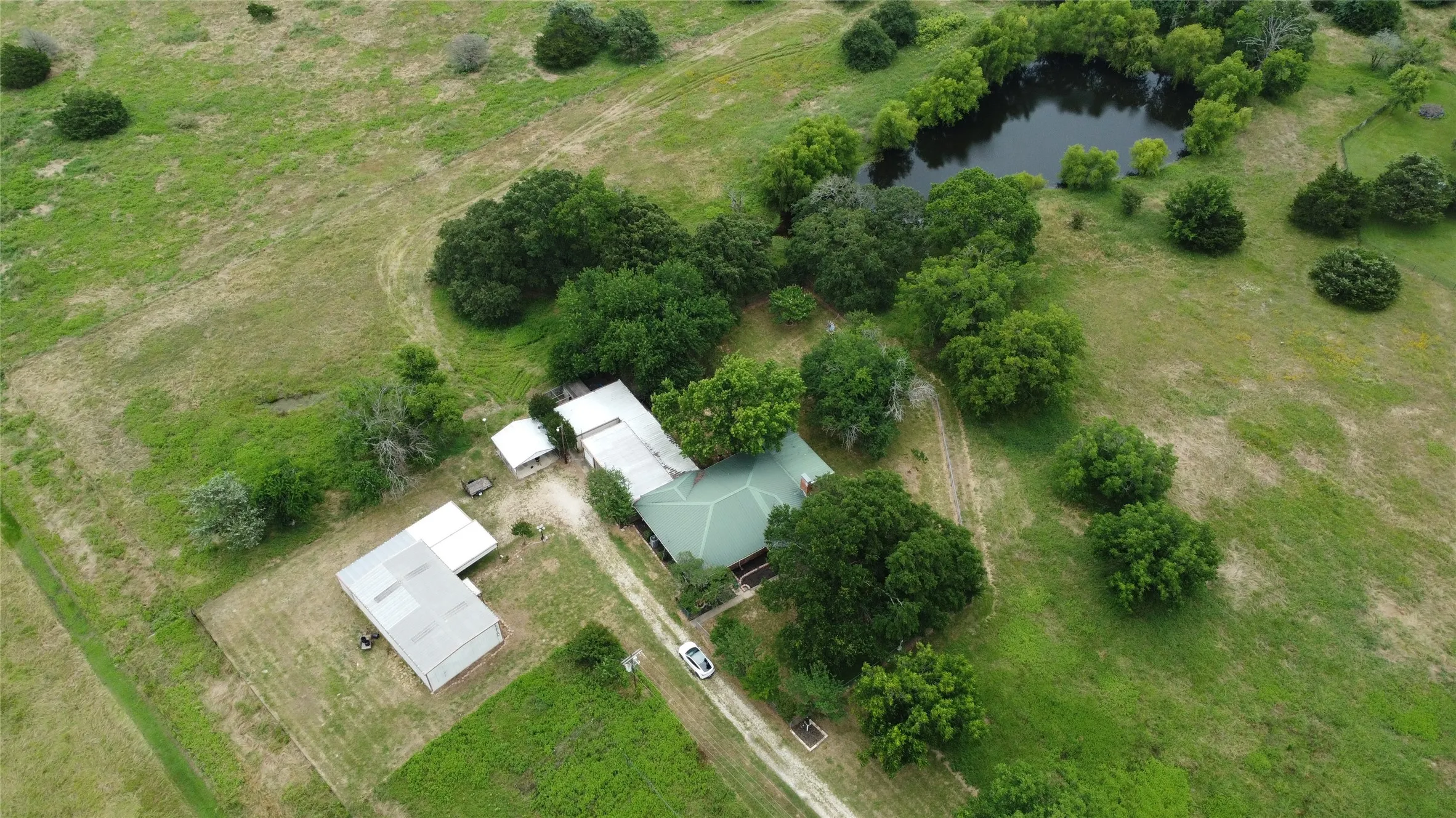 Single Family Residence For Sale in Kaufman County , 18692 County Road 334, Quinlan, Texas 75474, 3 Bedroom, 2 Bathroom, 1 Garage spaces, 2,400 Sqft, built in 1963, mls#21211860, Real Estate Agent in Quinlan, Homes For Sale in Kaufman county, Homes For Sale in Quinlan, Realtor in Quinlan Texas, Real Estate Brokerage Independent Realty Texas, Luminita Cordes Realtor