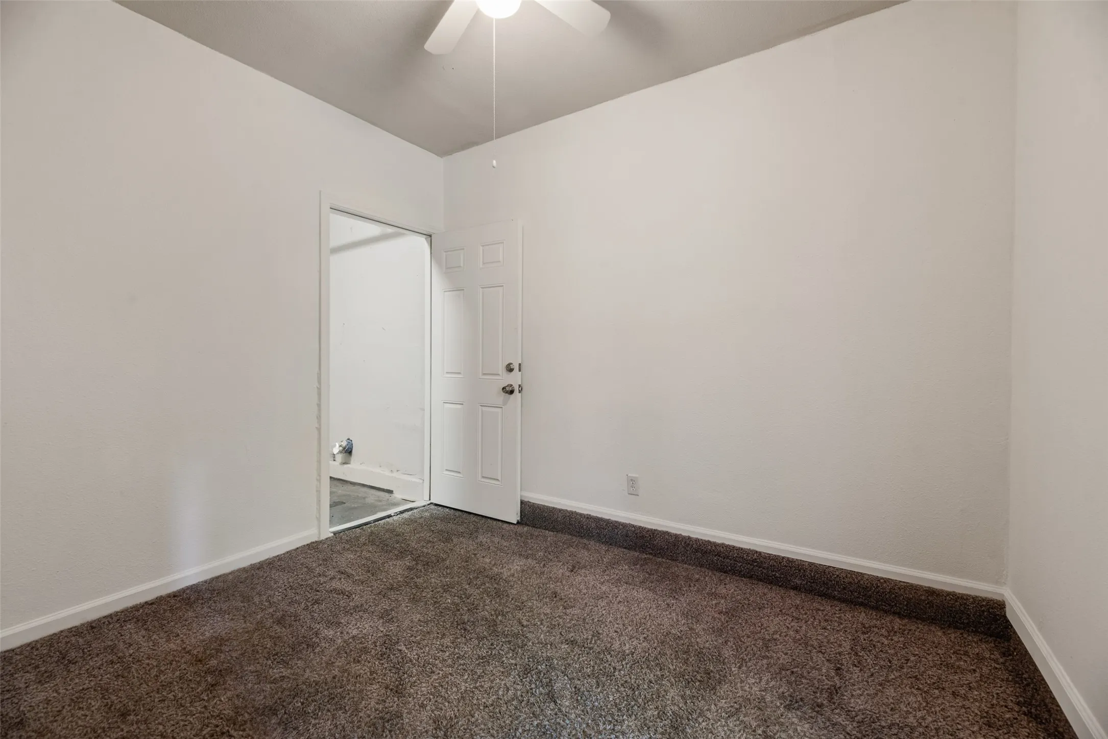 Single Family Residence For Sale in Dallas County , 730 Cindy Lane, Grand Prairie, Texas 75052, 4 Bedroom, 2 Bathroom, Garage spaces, 1,194 Sqft, built in 1959, mls#21307952, Real Estate Agent in Grand Prairie, Homes For Sale in Dallas county, Homes For Sale in Grand Prairie, Realtor in Grand Prairie Texas, Real Estate Brokerage Independent Realty Texas, Luminita Cordes Realtor