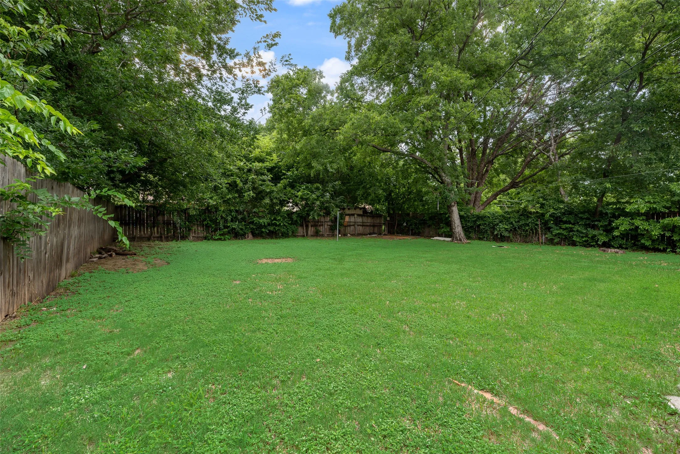 Single Family Residence For Sale in Dallas County , 730 Cindy Lane, Grand Prairie, Texas 75052, 4 Bedroom, 2 Bathroom, Garage spaces, 1,194 Sqft, built in 1959, mls#21307952, Real Estate Agent in Grand Prairie, Homes For Sale in Dallas county, Homes For Sale in Grand Prairie, Realtor in Grand Prairie Texas, Real Estate Brokerage Independent Realty Texas, Luminita Cordes Realtor