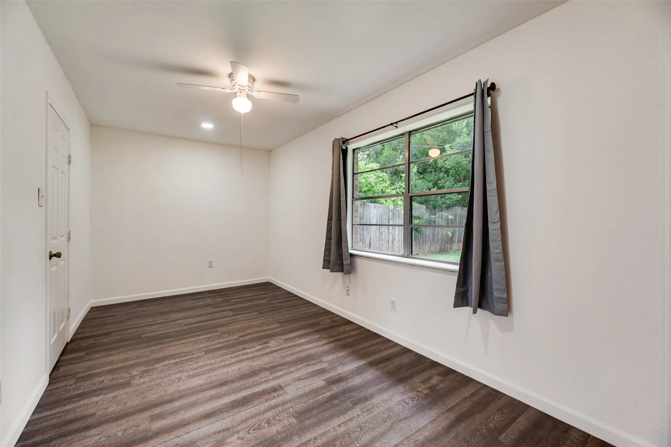Single Family Residence For Sale in Dallas County , 730 Cindy Lane, Grand Prairie, Texas 75052, 4 Bedroom, 2 Bathroom, Garage spaces, 1,194 Sqft, built in 1959, mls#21307952, Real Estate Agent in Grand Prairie, Homes For Sale in Dallas county, Homes For Sale in Grand Prairie, Realtor in Grand Prairie Texas, Real Estate Brokerage Independent Realty Texas, Luminita Cordes Realtor