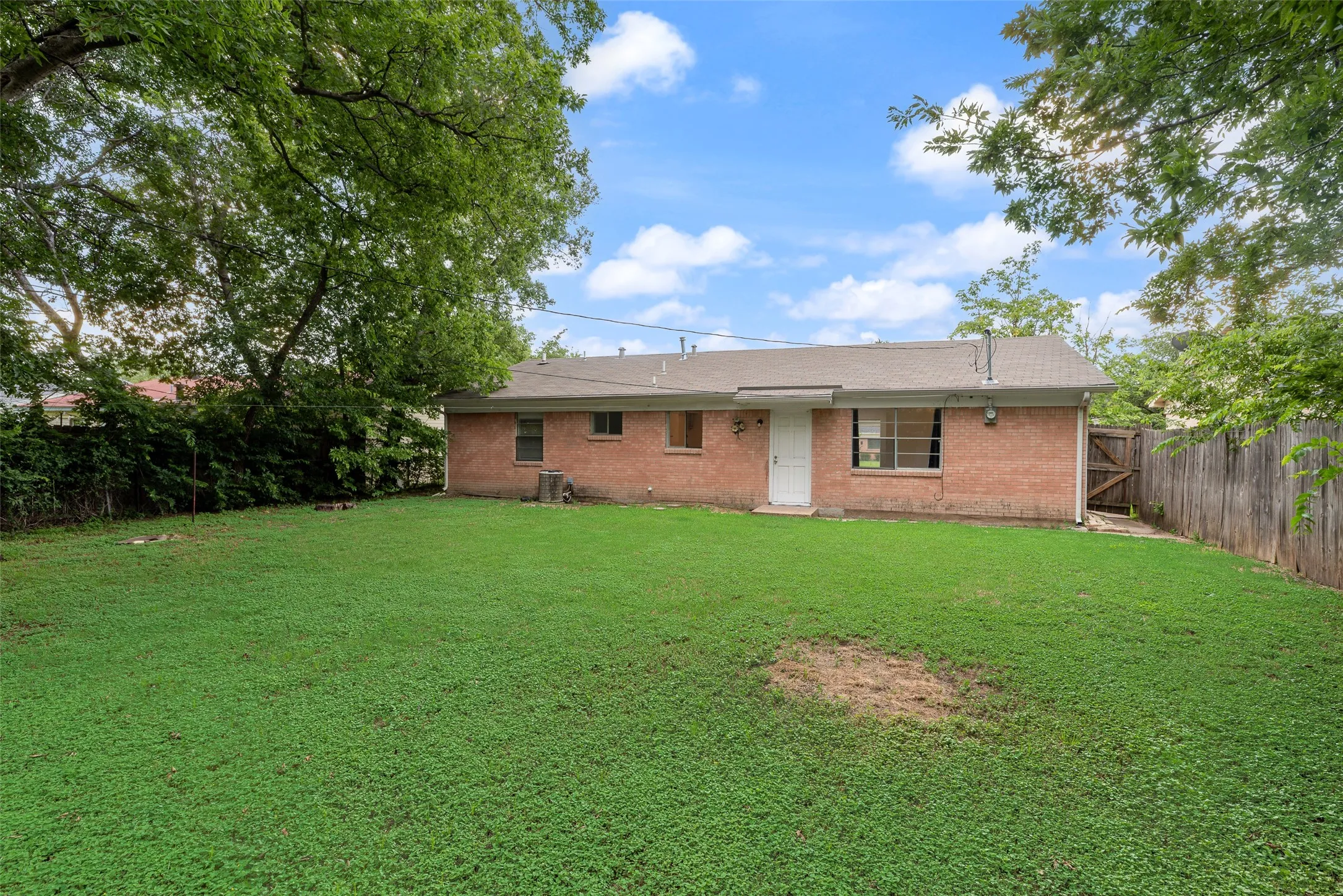 Single Family Residence For Sale in Dallas County , 730 Cindy Lane, Grand Prairie, Texas 75052, 4 Bedroom, 2 Bathroom, Garage spaces, 1,194 Sqft, built in 1959, mls#21307952, Real Estate Agent in Grand Prairie, Homes For Sale in Dallas county, Homes For Sale in Grand Prairie, Realtor in Grand Prairie Texas, Real Estate Brokerage Independent Realty Texas, Luminita Cordes Realtor