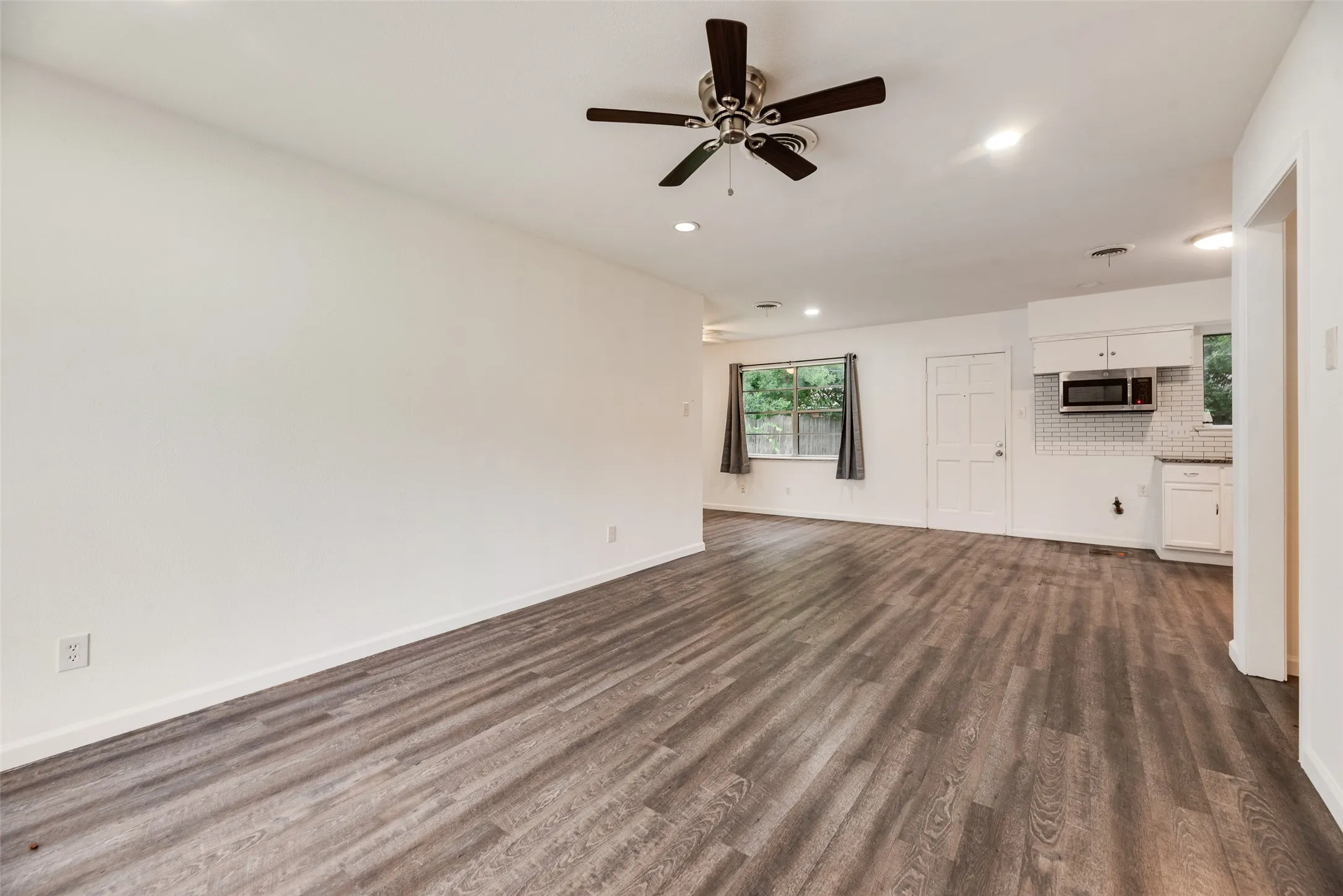 Single Family Residence For Sale in Dallas County , 730 Cindy Lane, Grand Prairie, Texas 75052, 4 Bedroom, 2 Bathroom, Garage spaces, 1,194 Sqft, built in 1959, mls#21307952, Real Estate Agent in Grand Prairie, Homes For Sale in Dallas county, Homes For Sale in Grand Prairie, Realtor in Grand Prairie Texas, Real Estate Brokerage Independent Realty Texas, Luminita Cordes Realtor