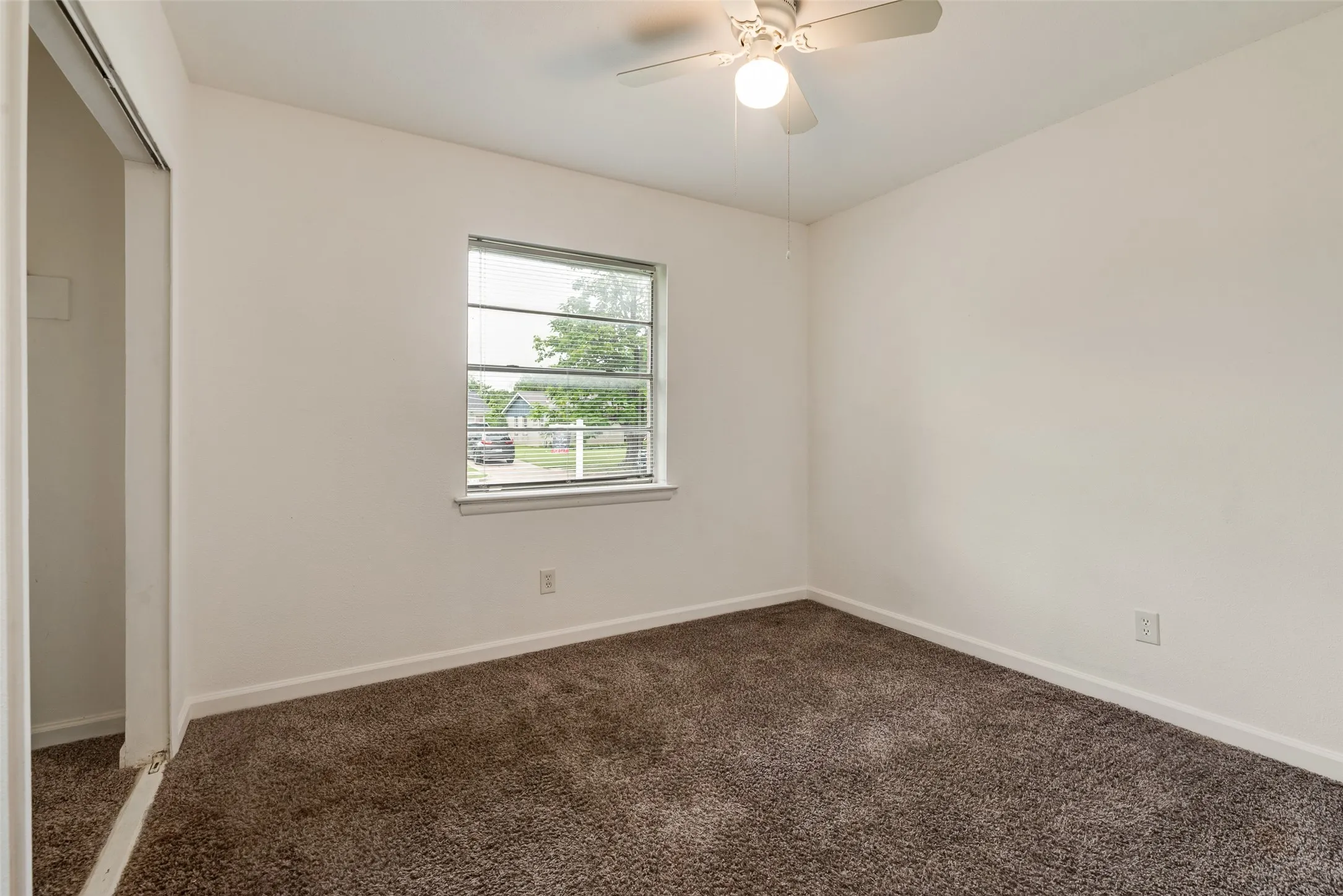Single Family Residence For Sale in Dallas County , 730 Cindy Lane, Grand Prairie, Texas 75052, 4 Bedroom, 2 Bathroom, Garage spaces, 1,194 Sqft, built in 1959, mls#21307952, Real Estate Agent in Grand Prairie, Homes For Sale in Dallas county, Homes For Sale in Grand Prairie, Realtor in Grand Prairie Texas, Real Estate Brokerage Independent Realty Texas, Luminita Cordes Realtor